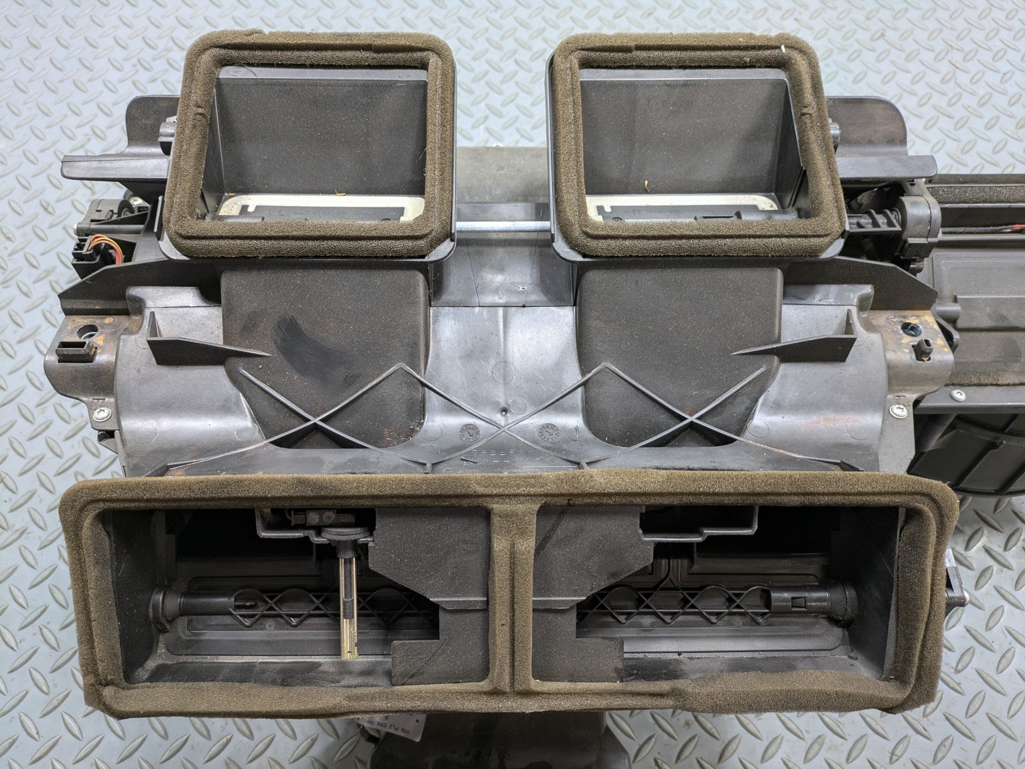 2006 - 2008 OEM BMW 328I AIR CONDITIONING EVAPORATOR HEATER CORE HOUSING