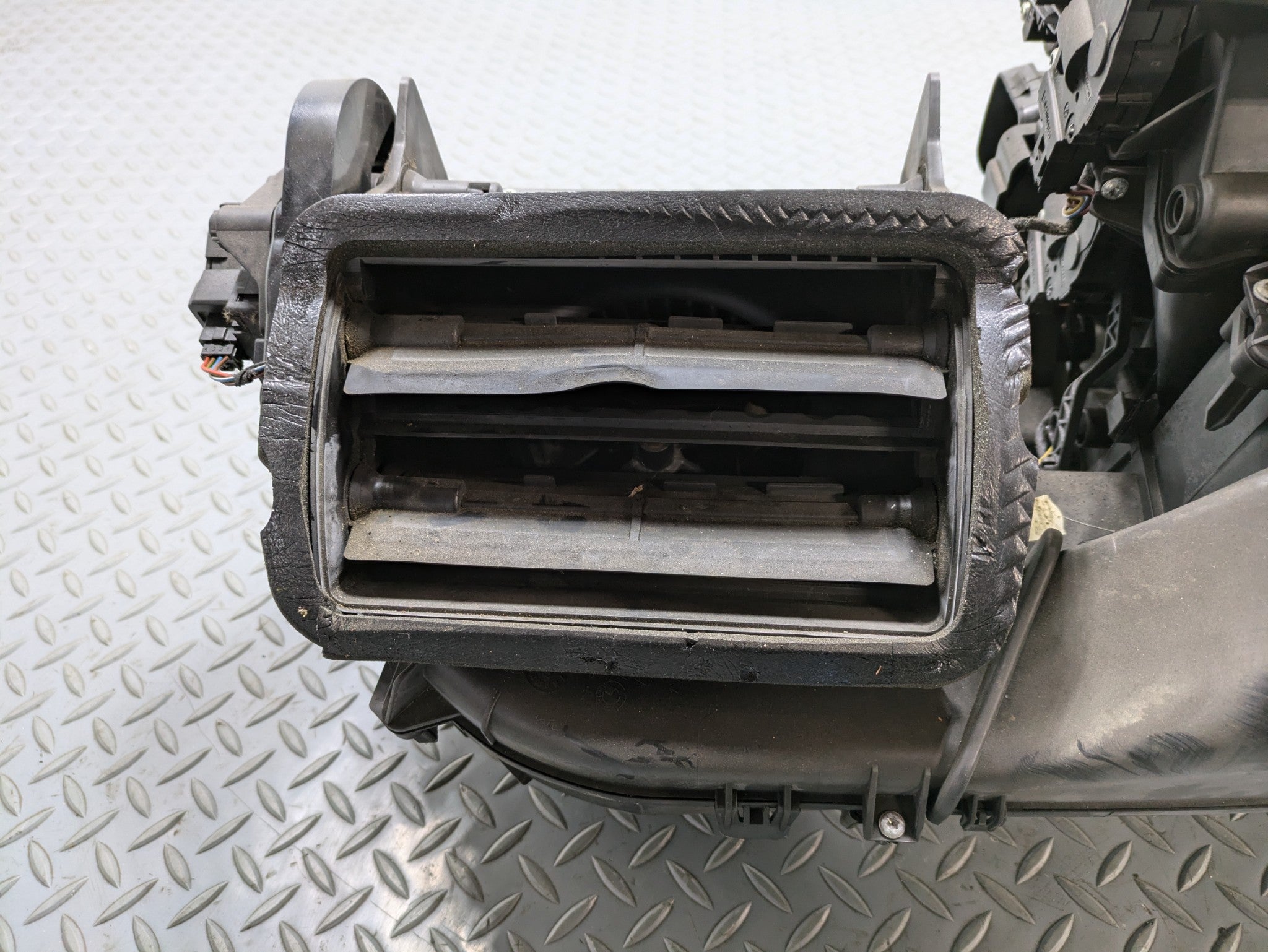 2006 - 2008 OEM BMW 328I AIR CONDITIONING EVAPORATOR HEATER CORE HOUSING