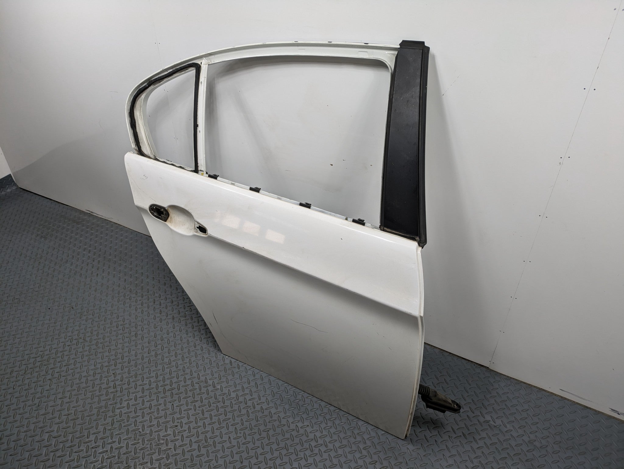 06 - 08 OEM BMW 328I REAR RIGHT PASSENGER SIDE DOOR SHELL PANEL WHITE ASSEMBLY
