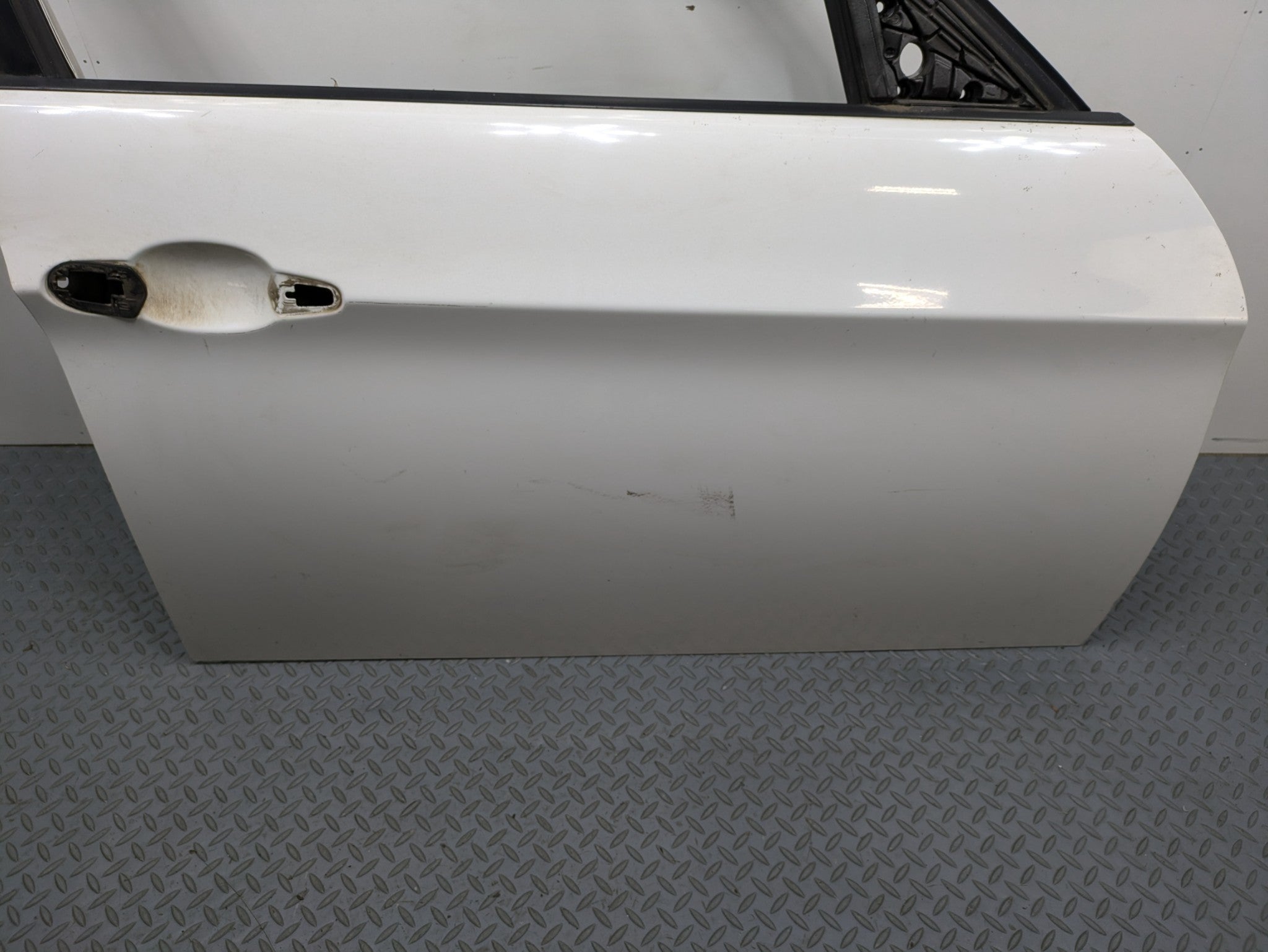 06 - 08 OEM BMW 328I FRONT RIGHT PASSENGER SIDE DOOR SHELL PANEL WHITE ASSEMBLY