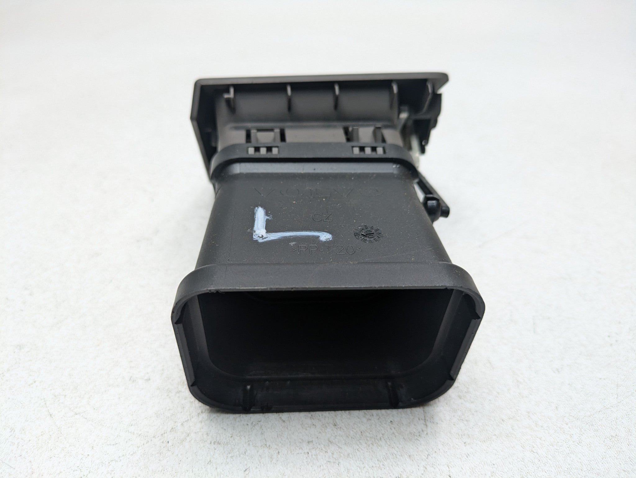 05 - 07 OEM VOLVO V50 LEFT SIDE DASHBOARD AIR CONDITIONING HEATER VENT ASSEMBLY