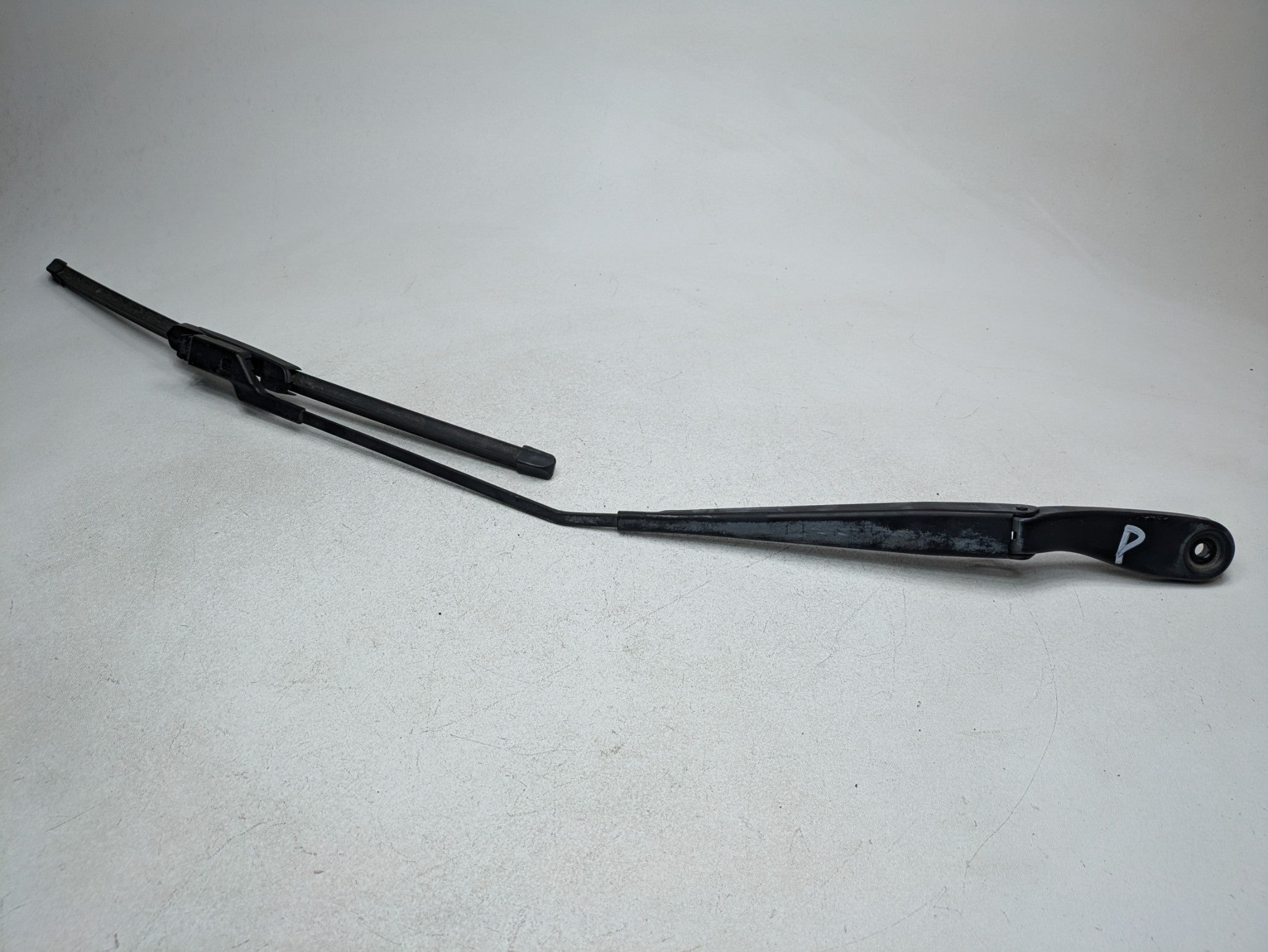05 - 07 OEM VOLVO V50 FRONT RIGHT PASSENGER SIDE WINDSHIELD WIPER ARM WITH BLADE