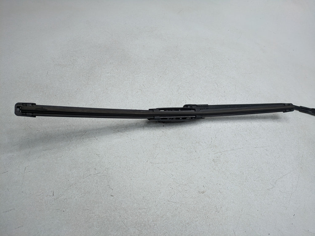05 - 07 OEM VOLVO V50 FRONT RIGHT PASSENGER SIDE WINDSHIELD WIPER ARM WITH BLADE