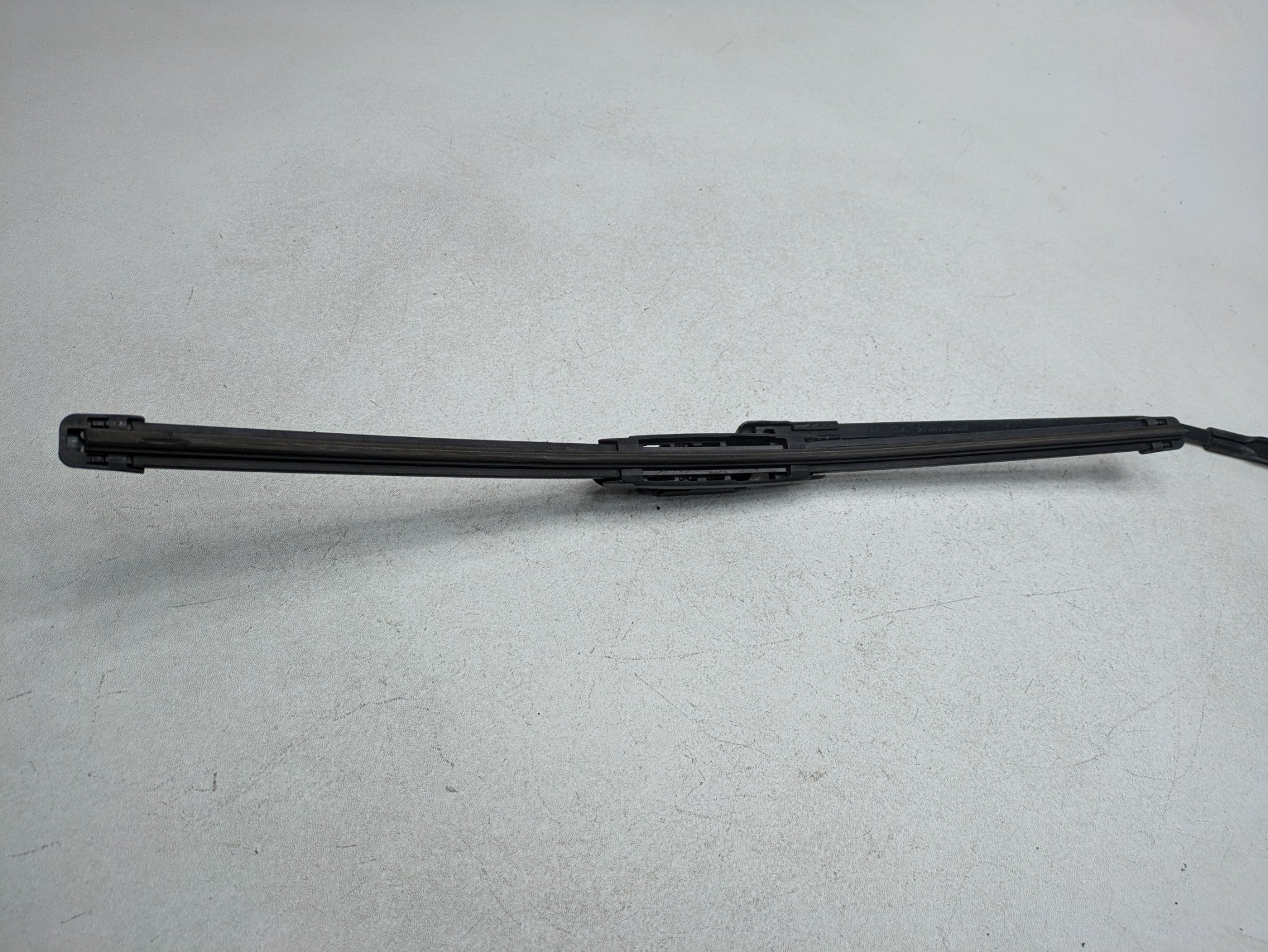 05 - 07 OEM VOLVO V50 FRONT RIGHT PASSENGER SIDE WINDSHIELD WIPER ARM WITH BLADE