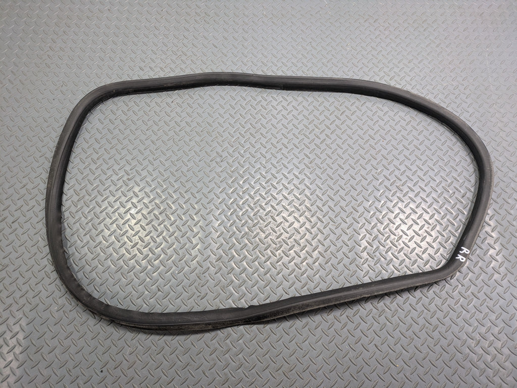 05 - 07 OEM VOLVO V50 REAR RIGHT PASSENGER SIDE DOOR SEAL WEATHER STRIP RUBBER