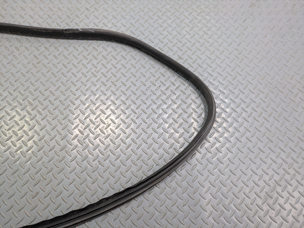 05 - 07 OEM VOLVO V50 REAR RIGHT PASSENGER SIDE DOOR SEAL WEATHER STRIP RUBBER