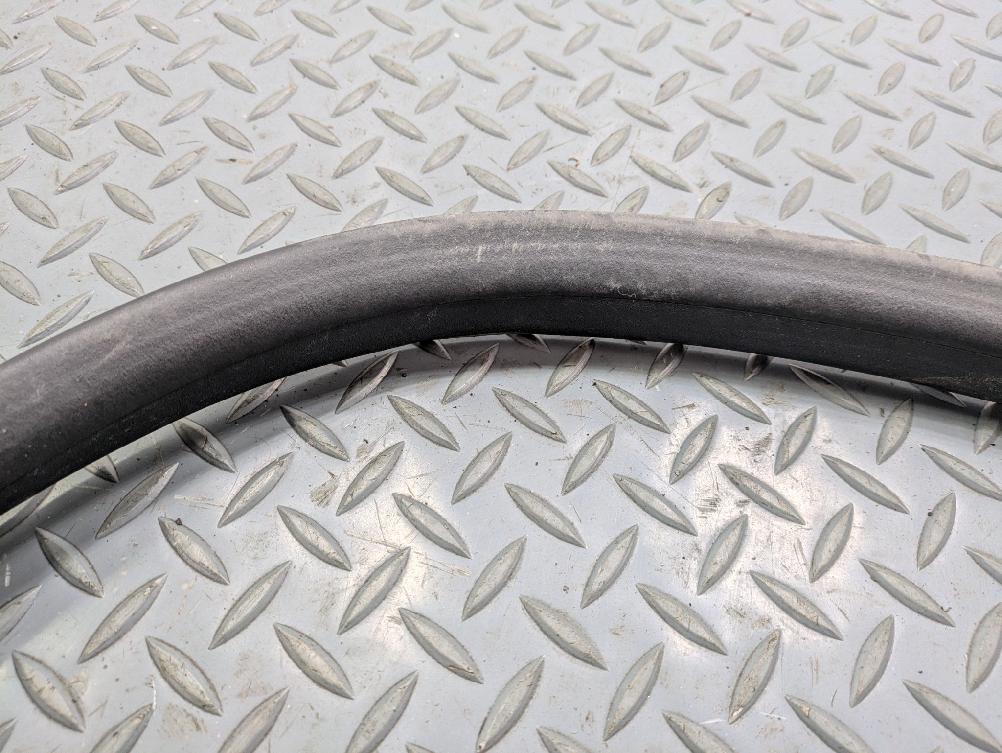 05 - 07 OEM VOLVO V50 REAR RIGHT PASSENGER SIDE DOOR SEAL WEATHER STRIP RUBBER