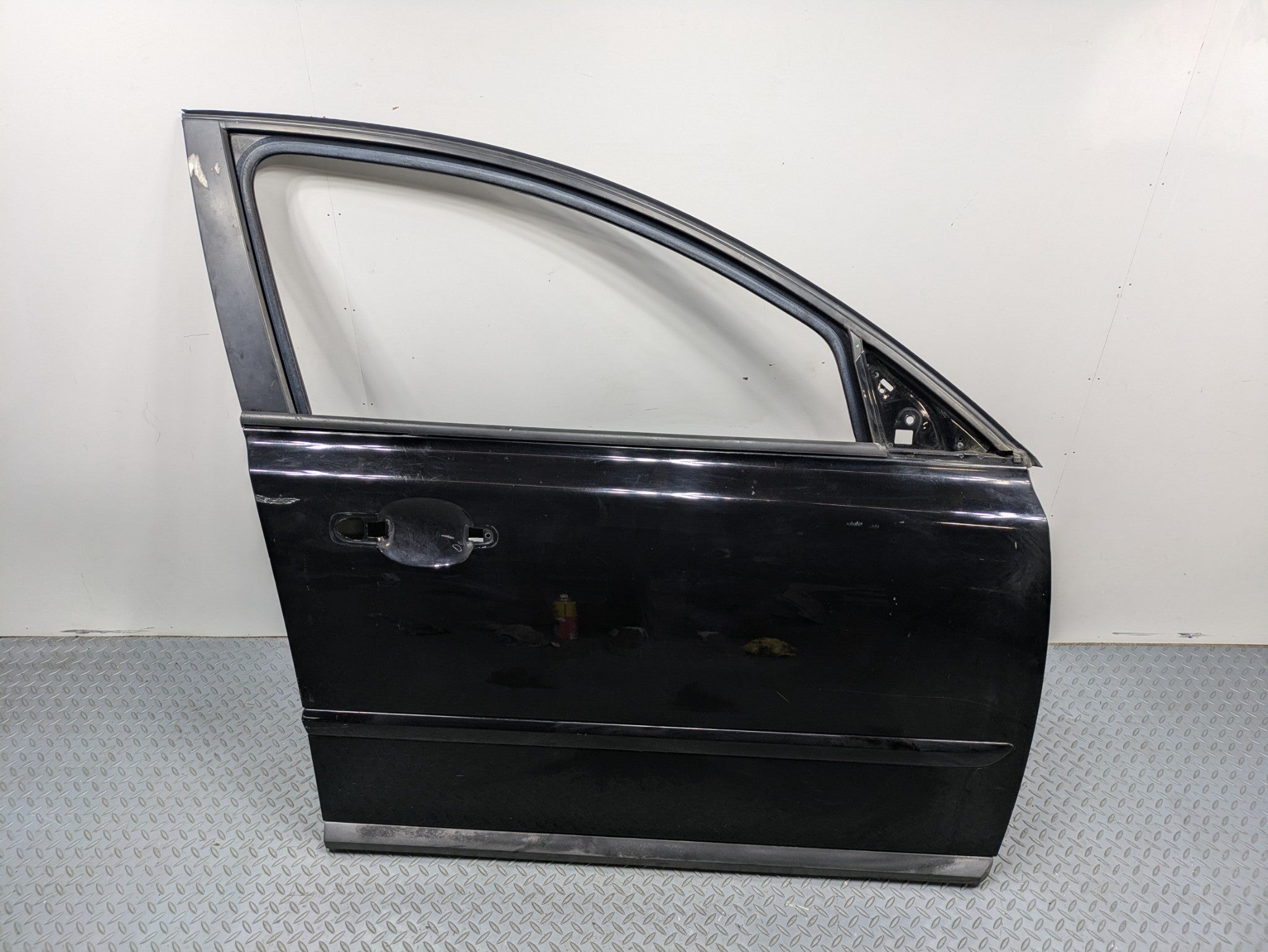 05 - 07 OEM VOLVO V50 FRONT RIGHT PASSENGER SIDE DOOR SHELL PANEL BLACK ASSEMBLY