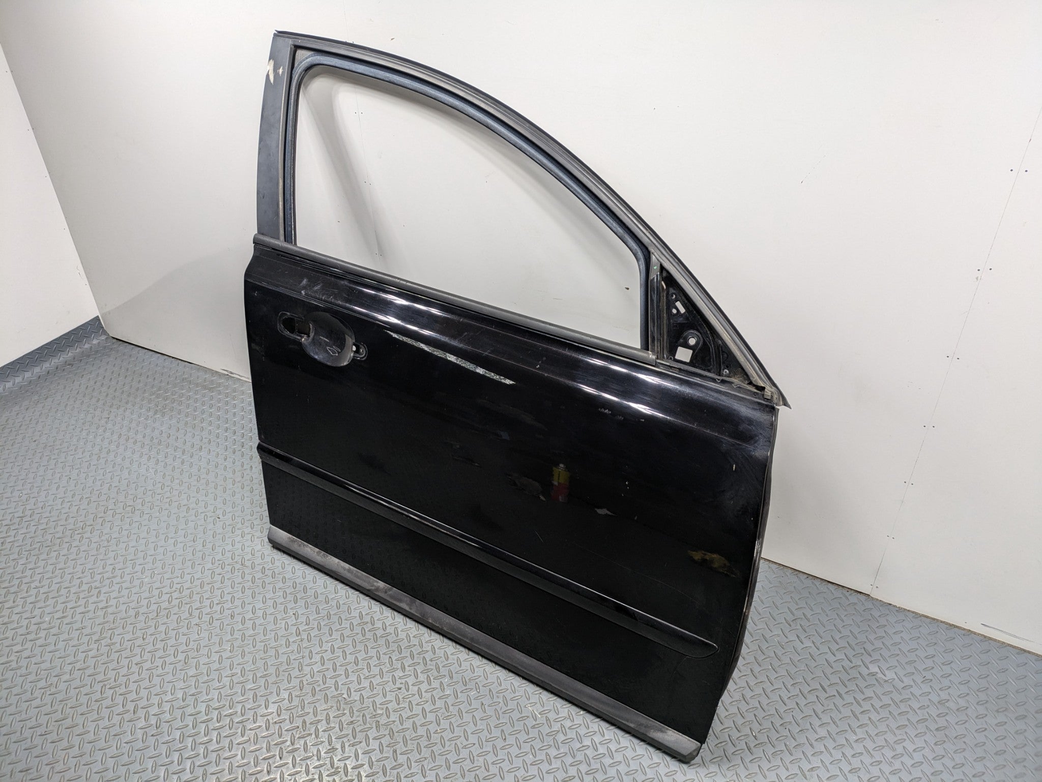 05 - 07 OEM VOLVO V50 FRONT RIGHT PASSENGER SIDE DOOR SHELL PANEL BLACK ASSEMBLY