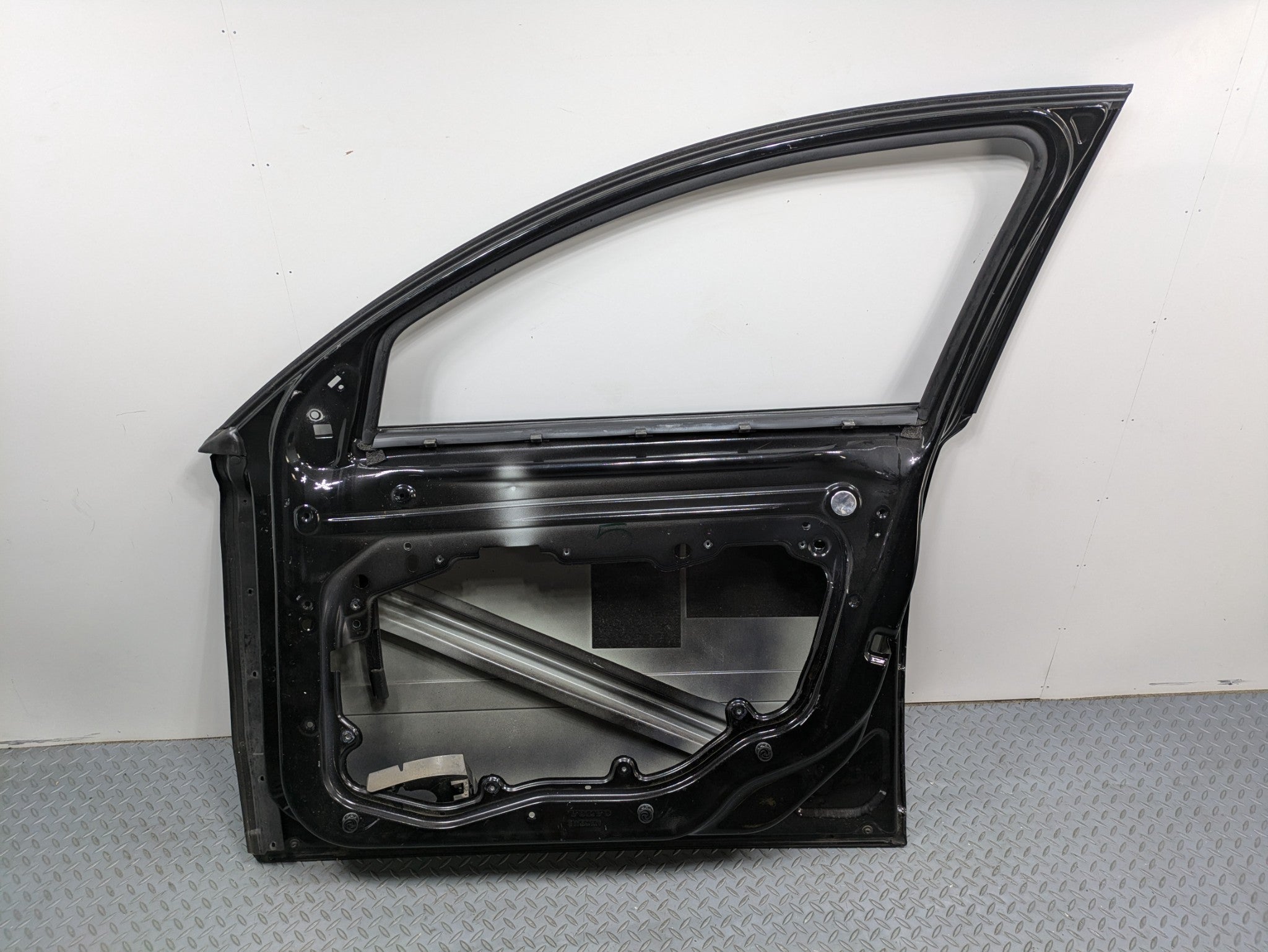 05 - 07 OEM VOLVO V50 FRONT RIGHT PASSENGER SIDE DOOR SHELL PANEL BLACK ASSEMBLY