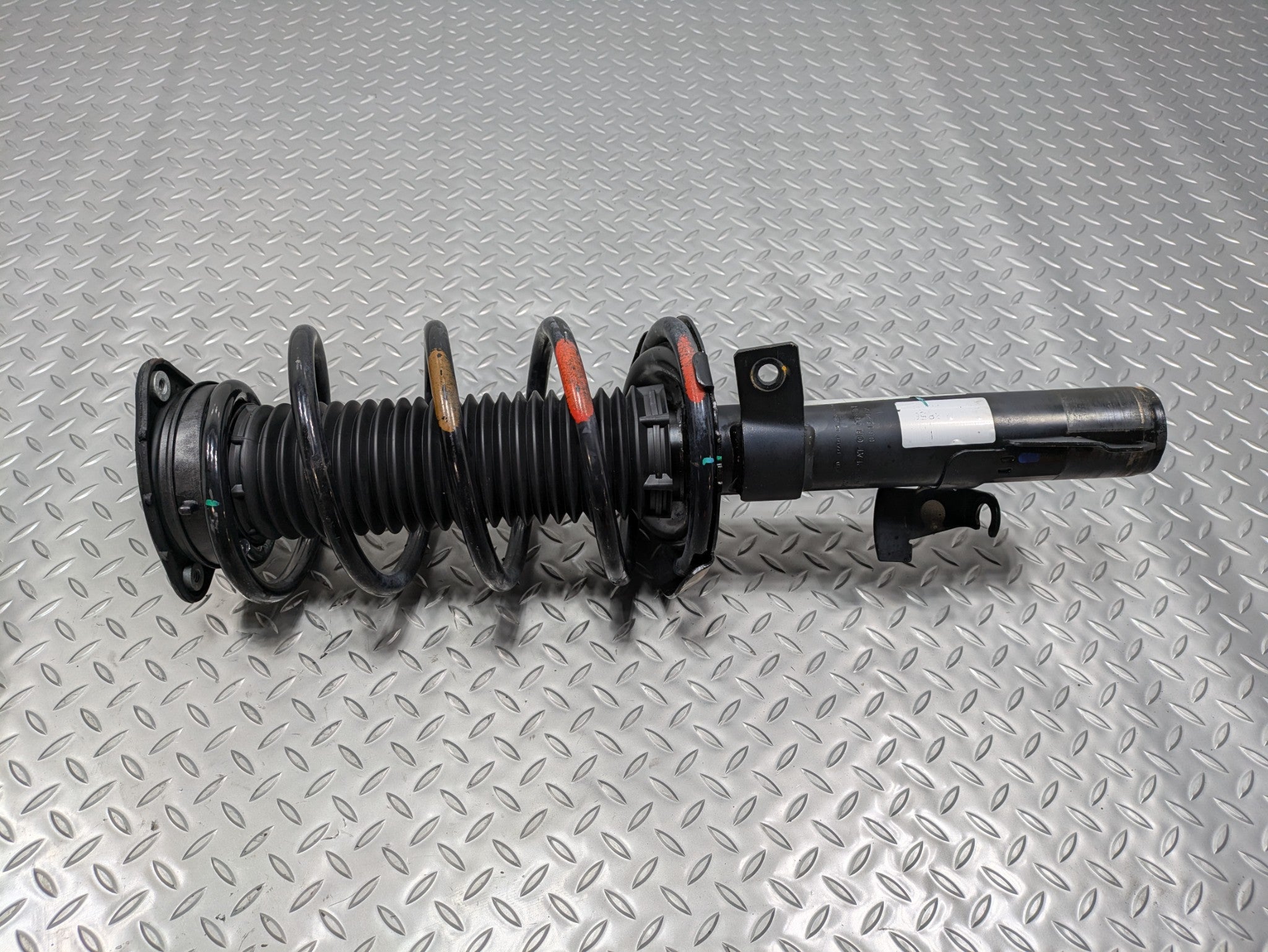 05 - 07 OEM VOLVO V50 FRONT RIGHT PASSENGER SIDE SUSPENSION SHOCK STRUT ASSEMBLY