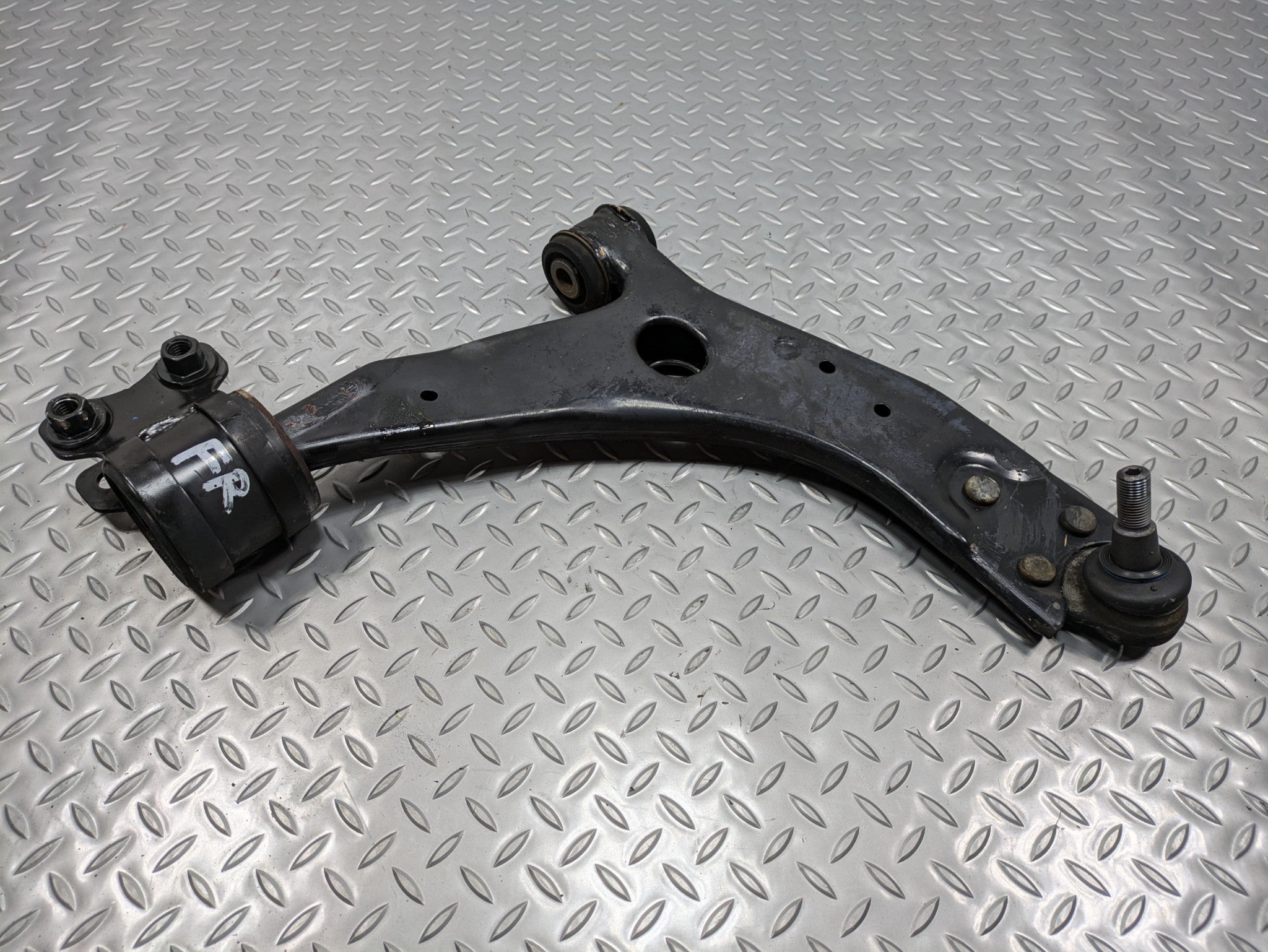 05 - 07 OEM VOLVO V50 FRONT RIGHT PASSENGER SIDE LOWER SUSPENSION CONTROL ARM