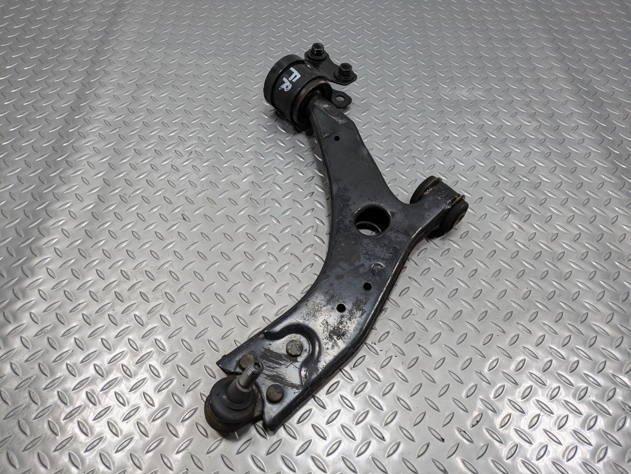05 - 07 OEM VOLVO V50 FRONT RIGHT PASSENGER SIDE LOWER SUSPENSION CONTROL ARM
