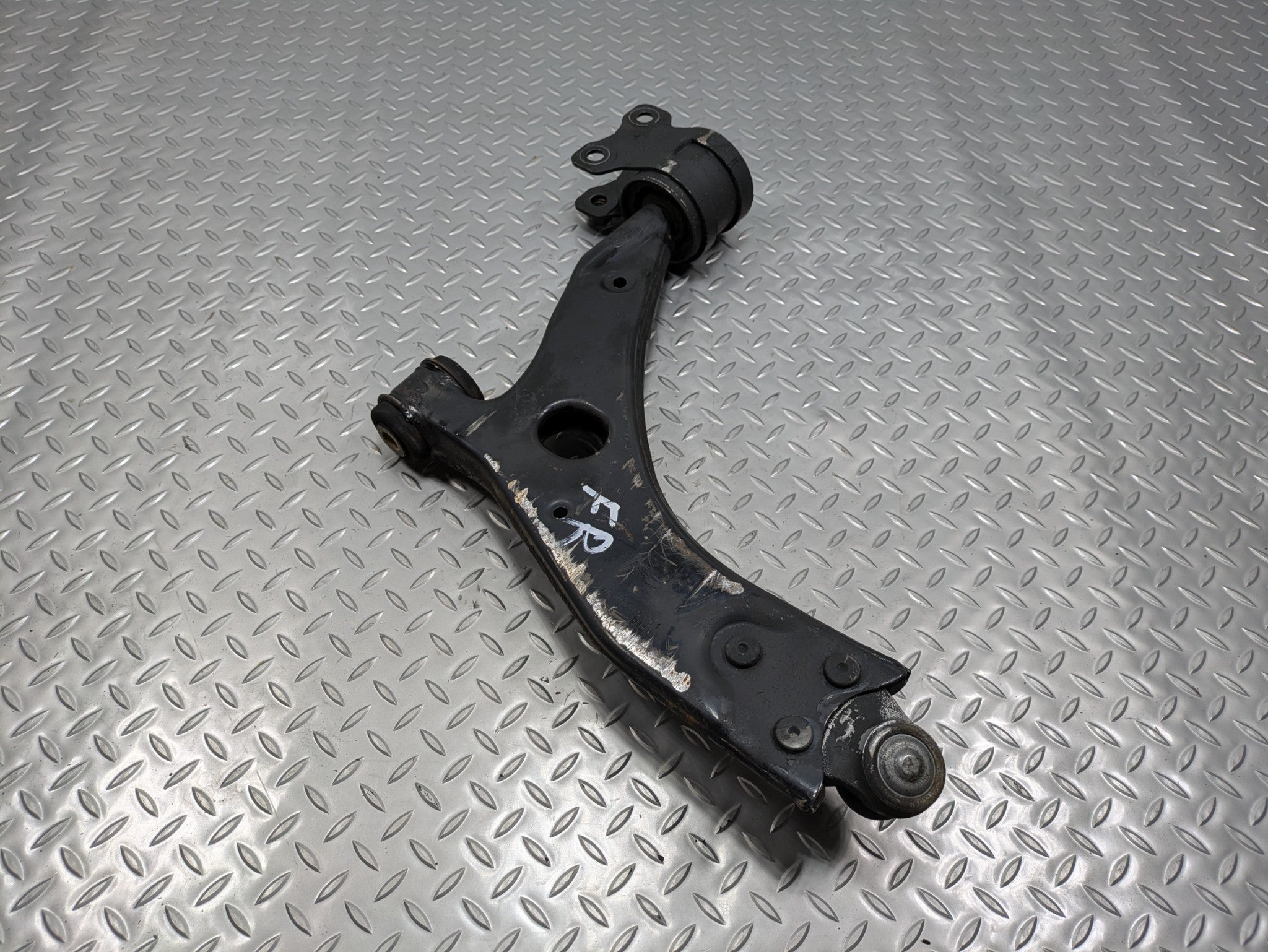 05 - 07 OEM VOLVO V50 FRONT RIGHT PASSENGER SIDE LOWER SUSPENSION CONTROL ARM