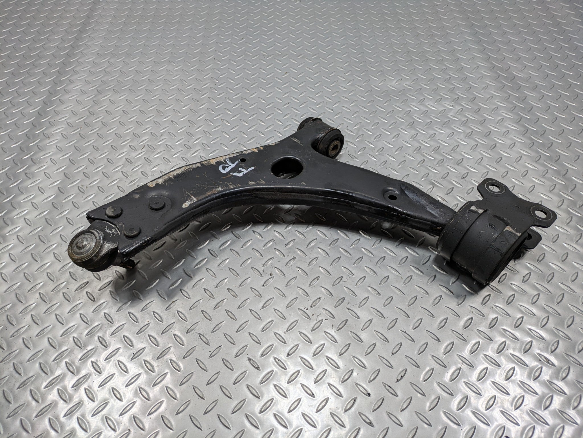 05 - 07 OEM VOLVO V50 FRONT RIGHT PASSENGER SIDE LOWER SUSPENSION CONTROL ARM