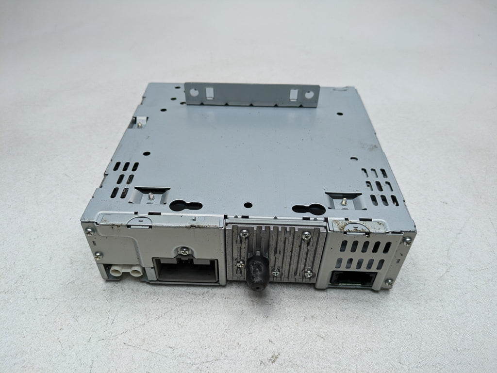 2005 - 2007 OEM VOLVO V50 AM FM RADIO AUDIO CD CHANGER STEREO PLAYER RECEIVER