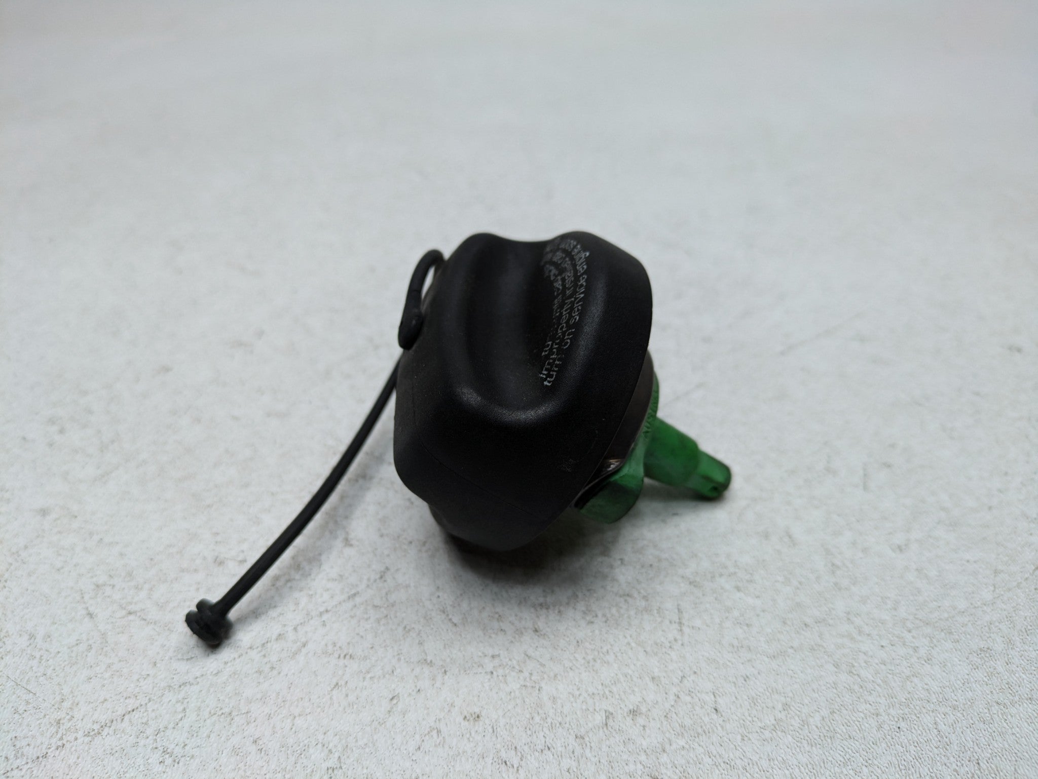 2009 - 2010 OEM MINI COOPER CONVERTIBLE FUEL GAS TANK FILLER CAP ASSEMBLY