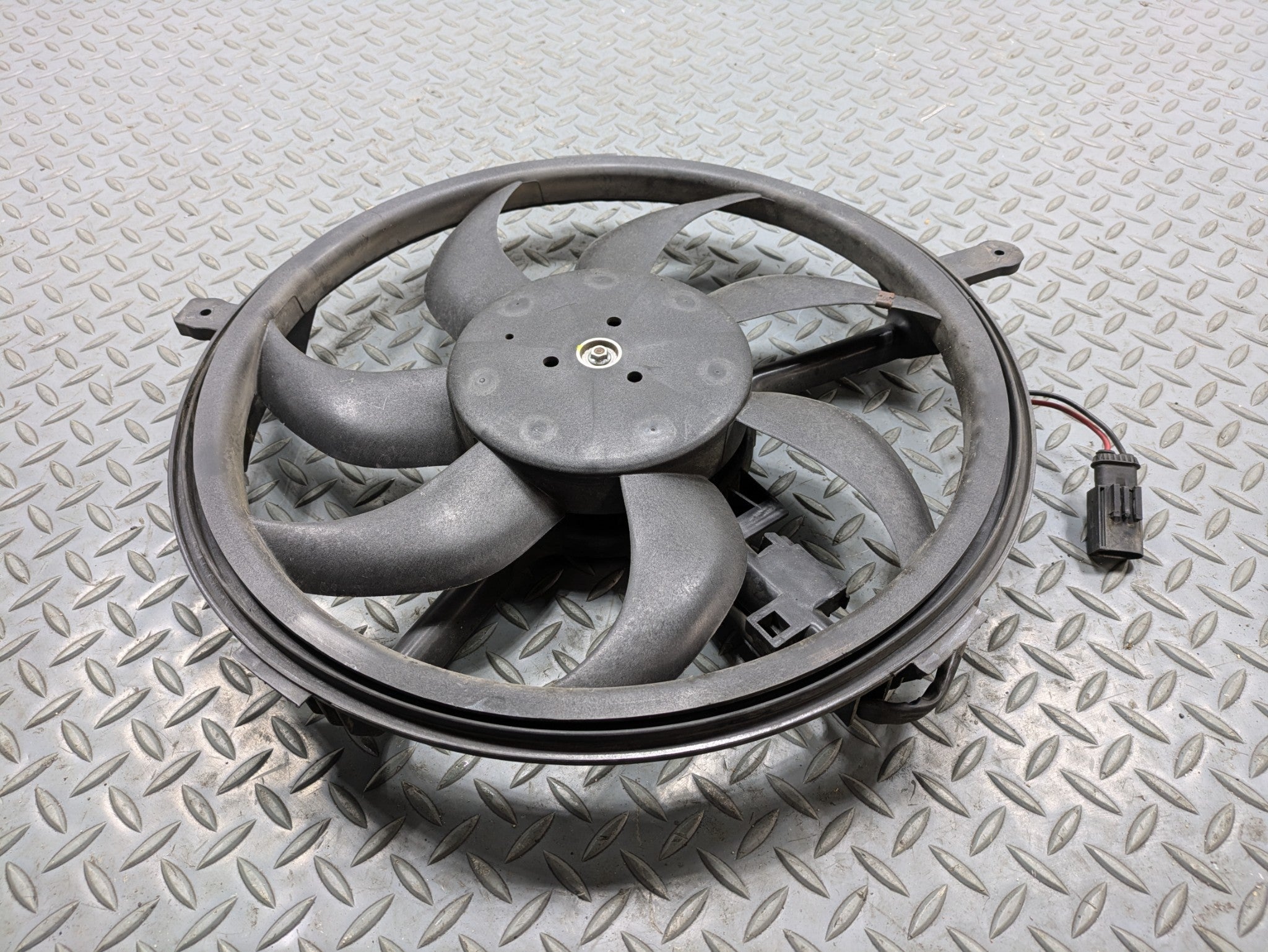 09 - 10 OEM MINI COOPER CONVERTIBLE ENGINE MOTOR RADIATOR COOLING FAN ASSEMBLY