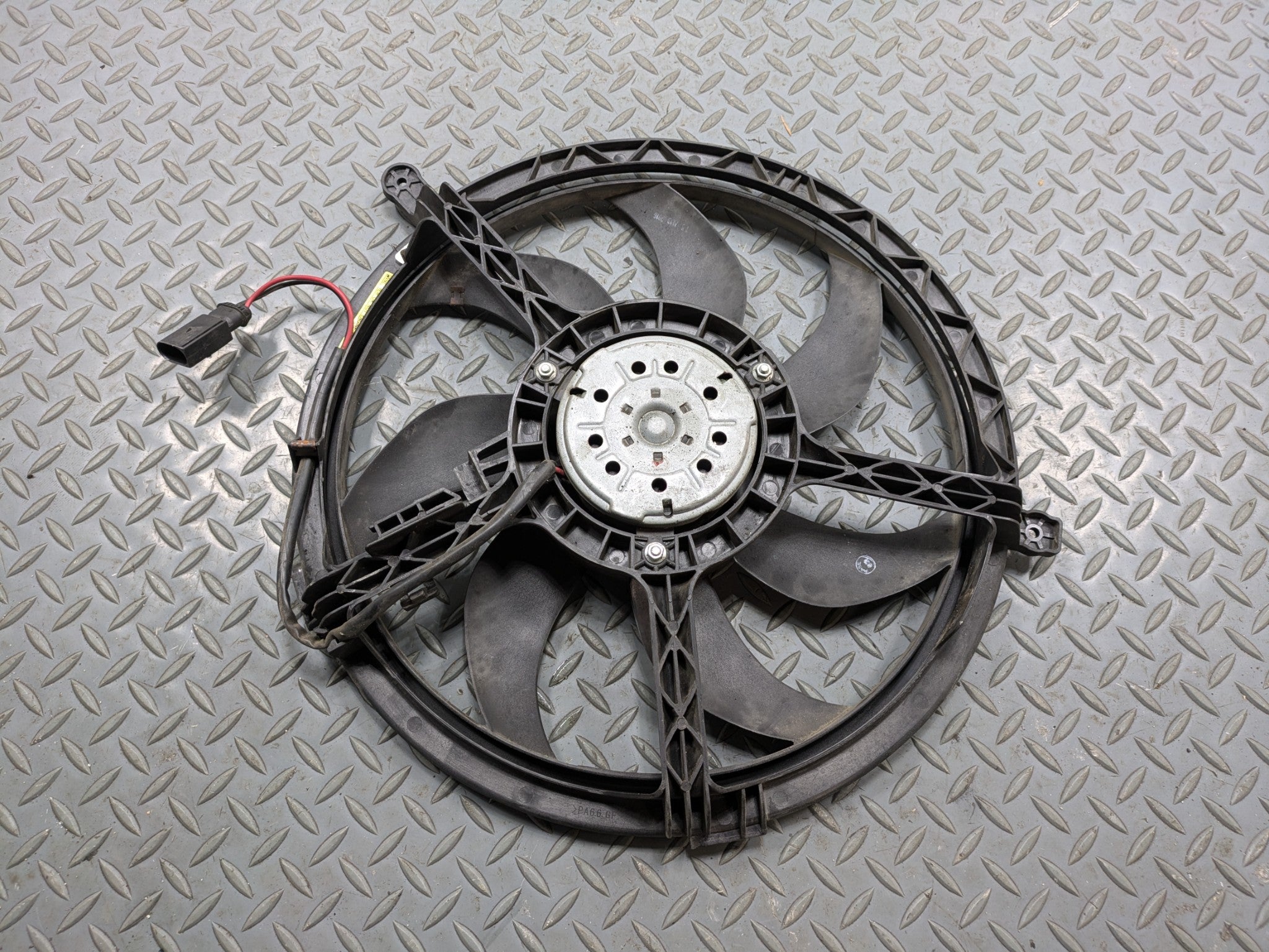 09 - 10 OEM MINI COOPER CONVERTIBLE ENGINE MOTOR RADIATOR COOLING FAN ASSEMBLY