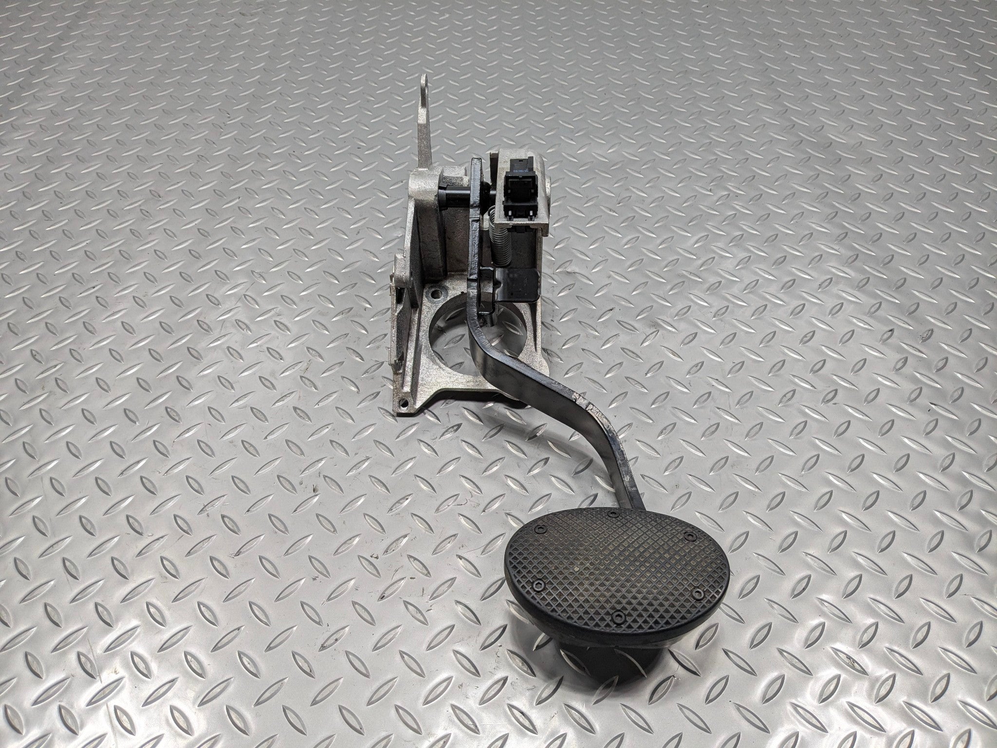 2009 - 2010 OEM MINI COOPER CONVERTIBLE COMPLETE FOOT STEP BRAKE PEDAL ASSEMBLY