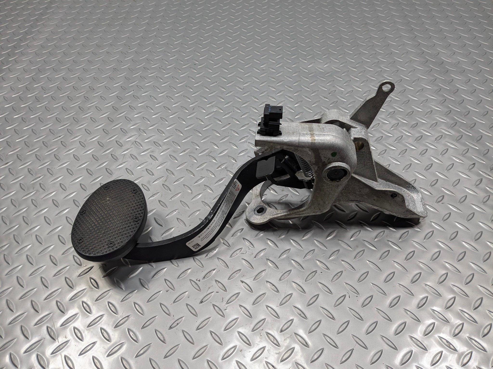 2009 - 2010 OEM MINI COOPER CONVERTIBLE COMPLETE FOOT STEP BRAKE PEDAL ASSEMBLY