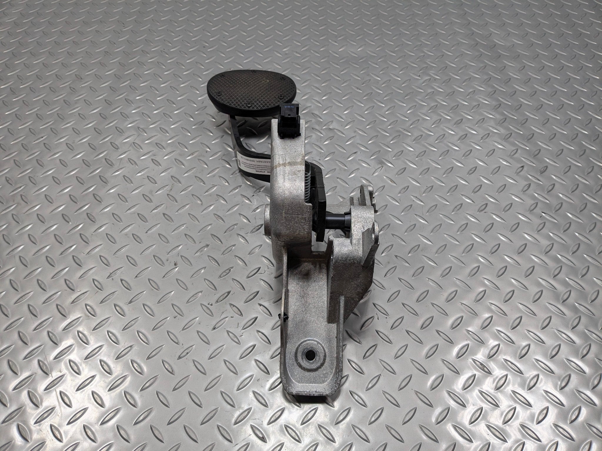 2009 - 2010 OEM MINI COOPER CONVERTIBLE COMPLETE FOOT STEP BRAKE PEDAL ASSEMBLY