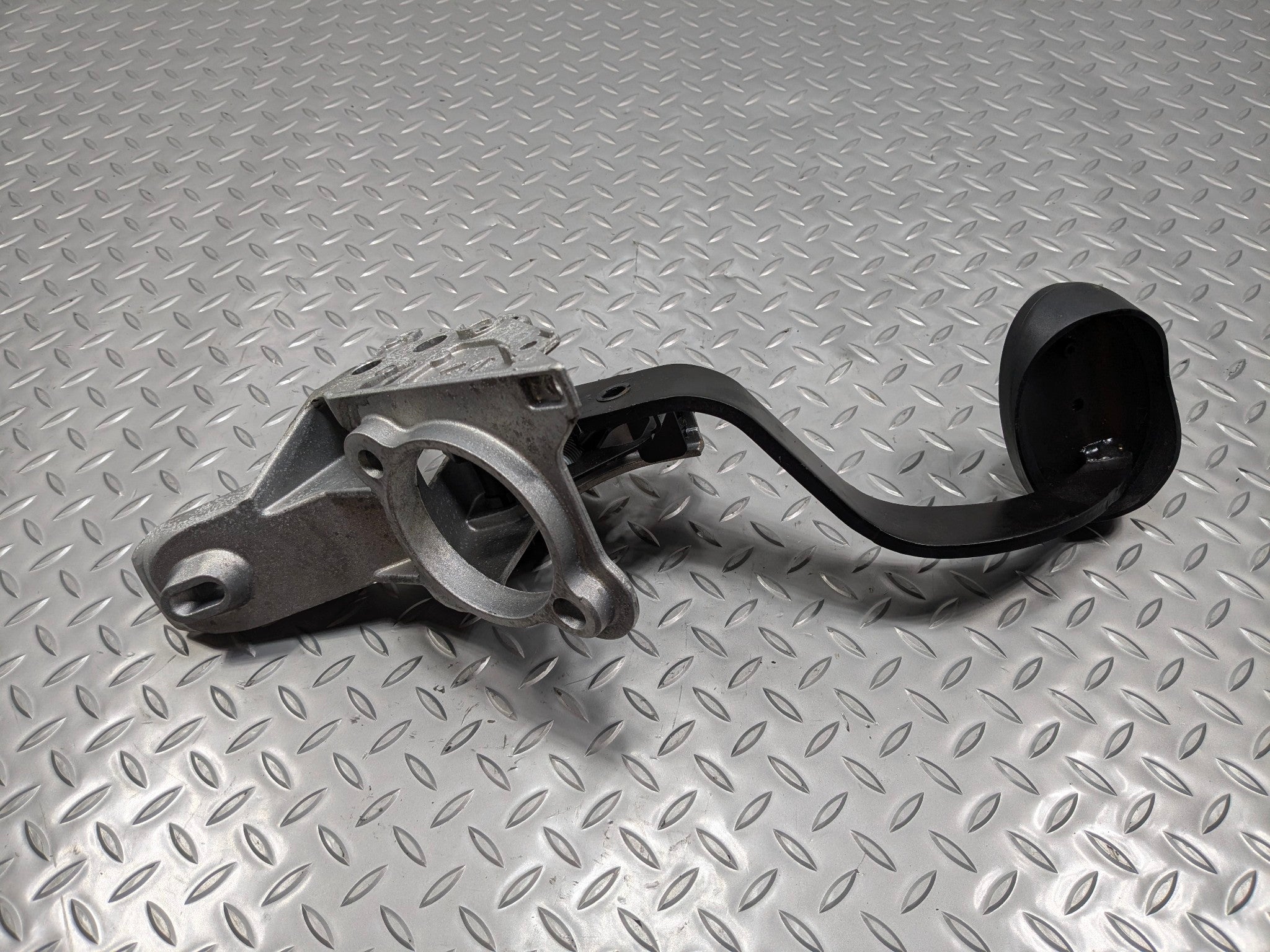 2009 - 2010 OEM MINI COOPER CONVERTIBLE COMPLETE FOOT STEP BRAKE PEDAL ASSEMBLY