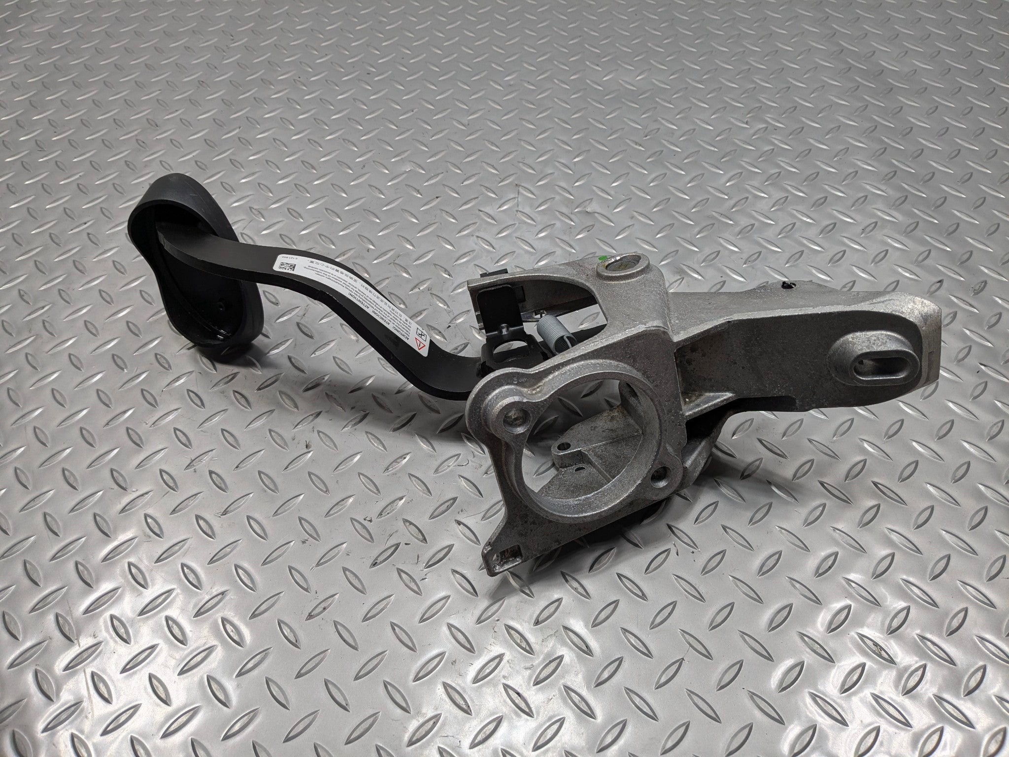 2009 - 2010 OEM MINI COOPER CONVERTIBLE COMPLETE FOOT STEP BRAKE PEDAL ASSEMBLY