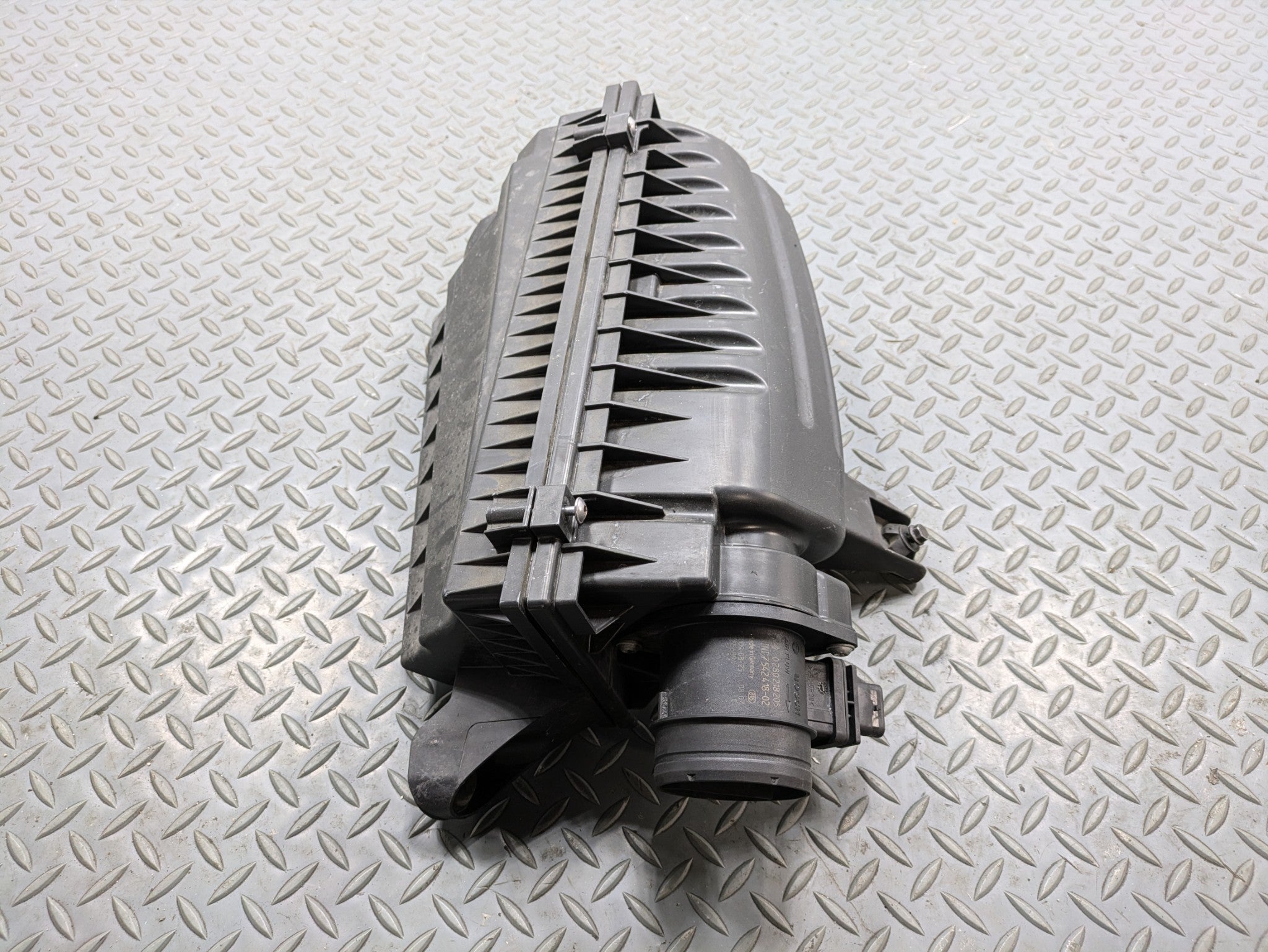 2009 - 2010 OEM MINI COOPER CONVERTIBLE AIR CLEANER FILTER HOUSING BOX ASSEMBLY