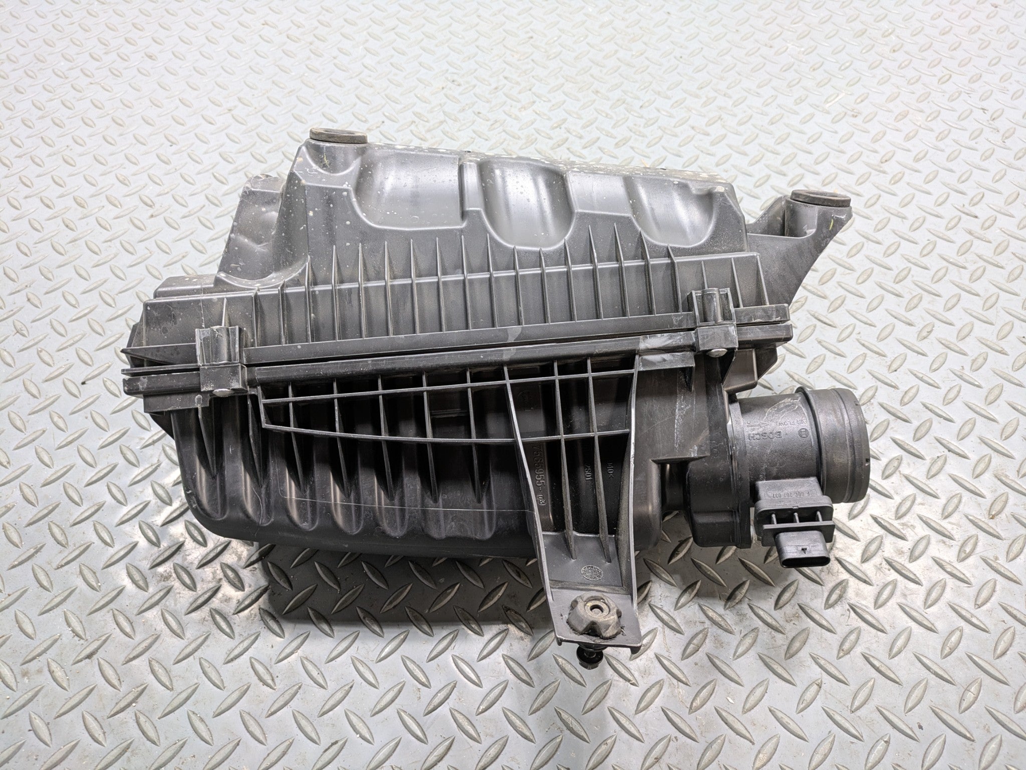 2009 - 2010 OEM MINI COOPER CONVERTIBLE AIR CLEANER FILTER HOUSING BOX ASSEMBLY