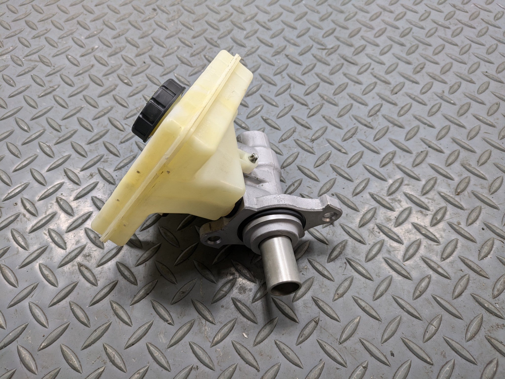 2009 - 2010 OEM MINI COOPER CONVERTIBLE BRAKE MASTER CYLINDER WITH RESERVOIR