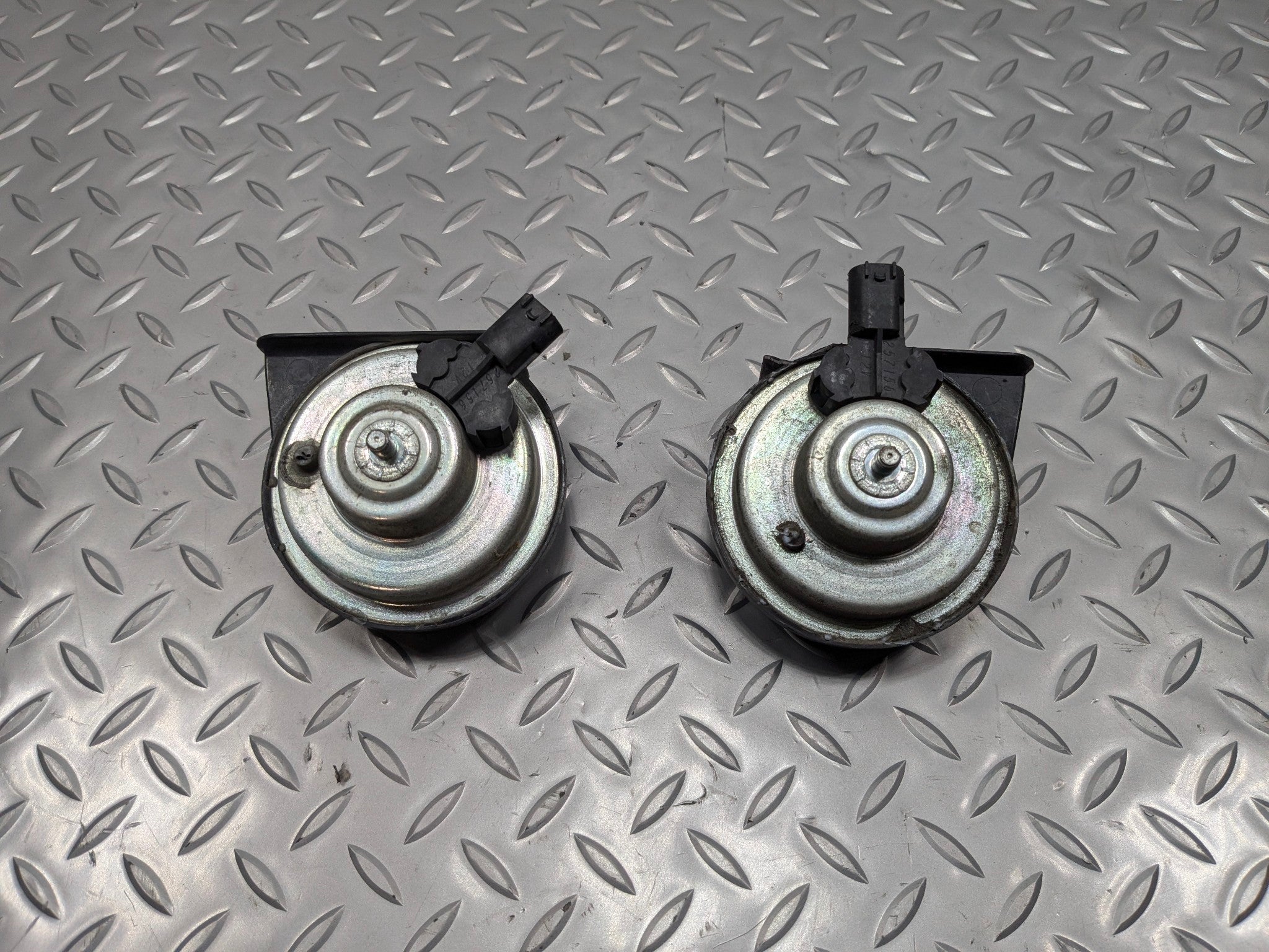 2009 - 2010 OEM MINI COOPER CONVERTIBLE HIGH AND LOW PITCH TONE ALARM HORN SET