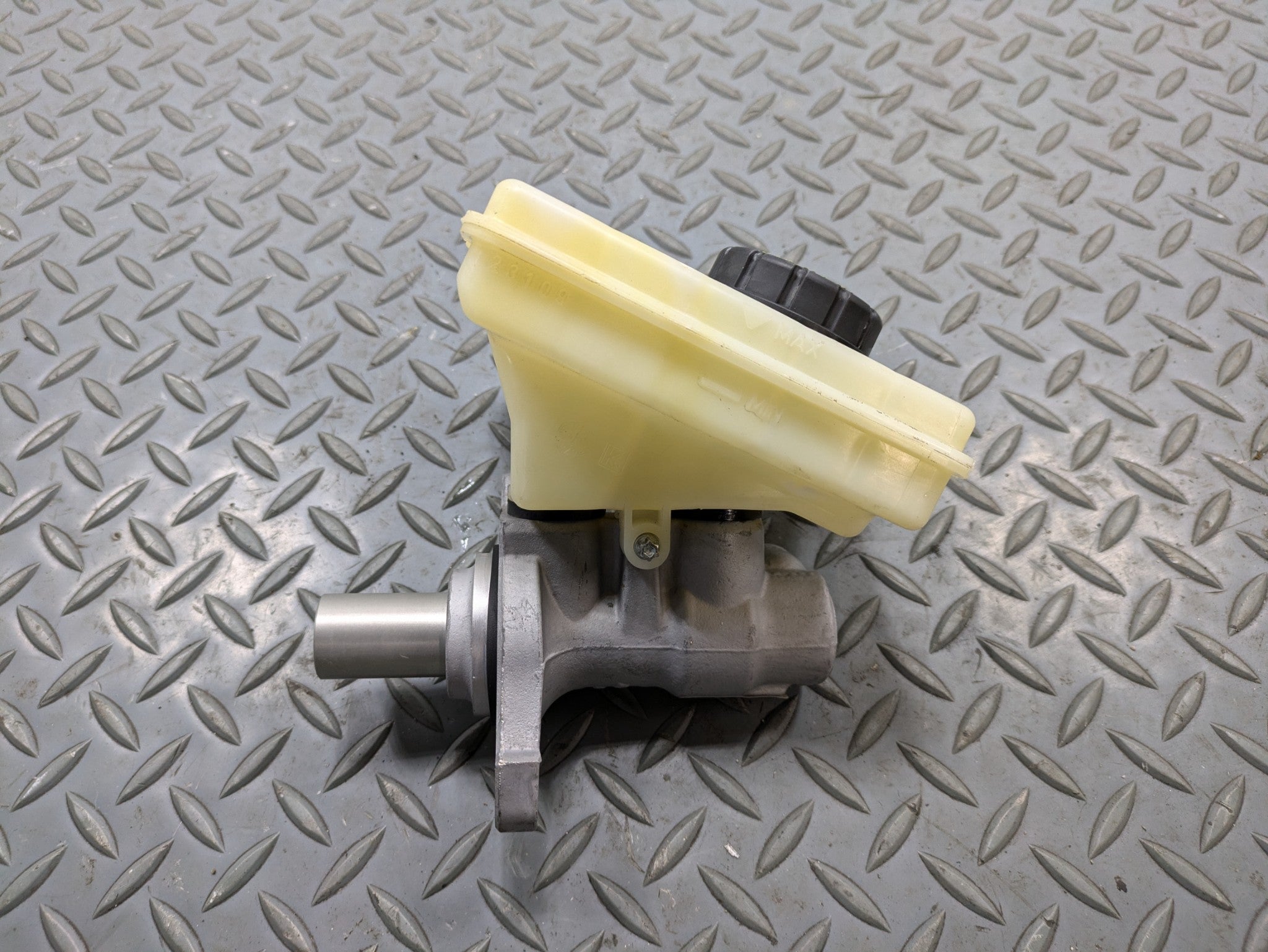 2009 - 2010 OEM MINI COOPER CONVERTIBLE BRAKE MASTER CYLINDER WITH RESERVOIR