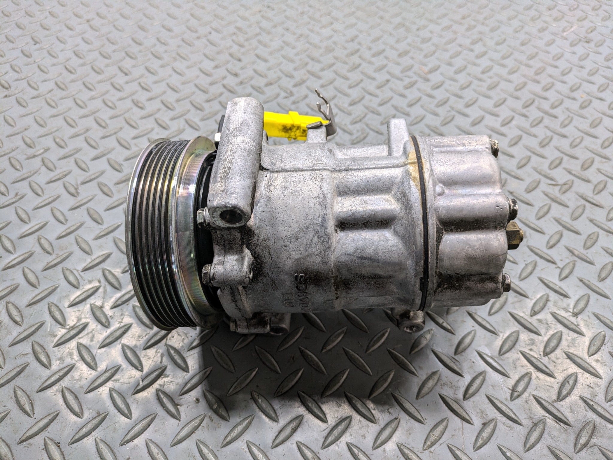 2009 - 2010 OEM MINI COOPER CONVERTIBLE AIR CONDITIONING AC AIR COMPRESSOR