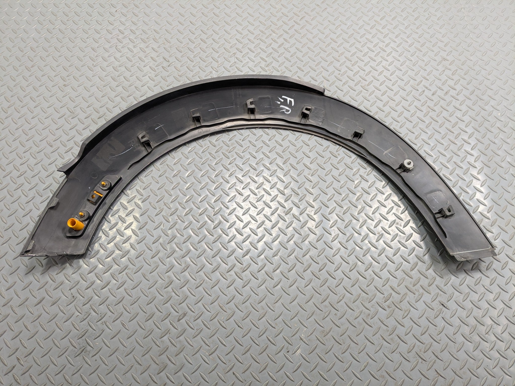 09 - 10 OEM MINI COOPER CONVERTIBLE FRONT RIGHT FENDER FLARE TRIM COVER PANEL