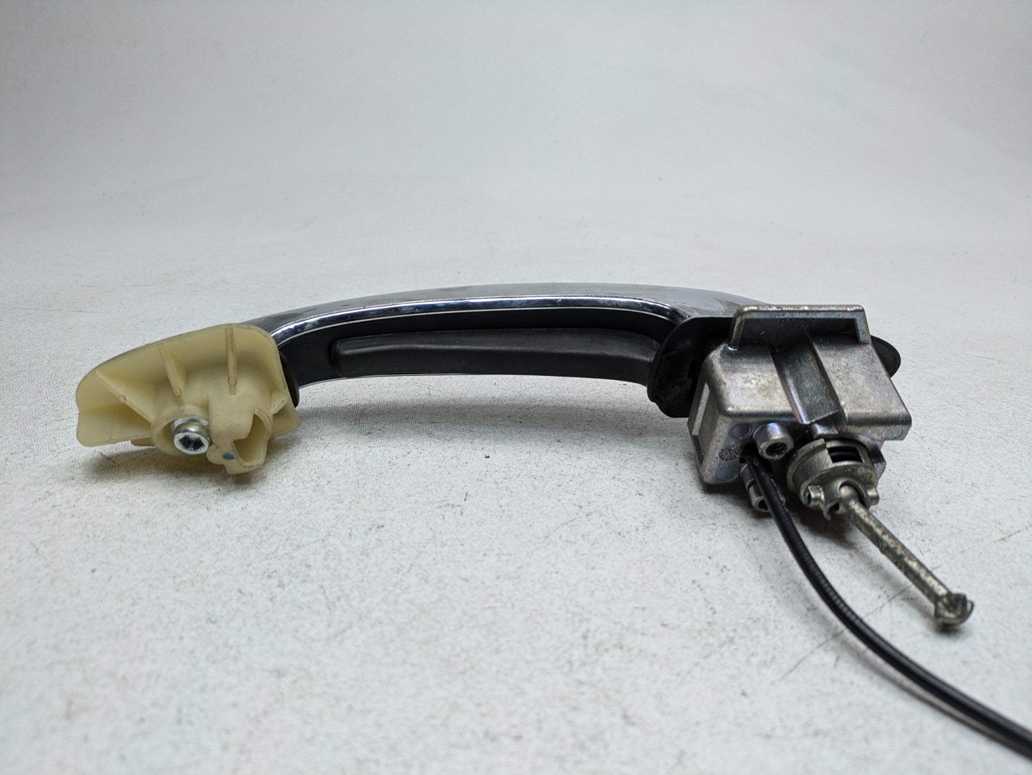 2009 - 2010 OEM MINI COOPER CONVERTIBLE FRONT LEFT EXTERIOR DOOR HANDLE CHROME