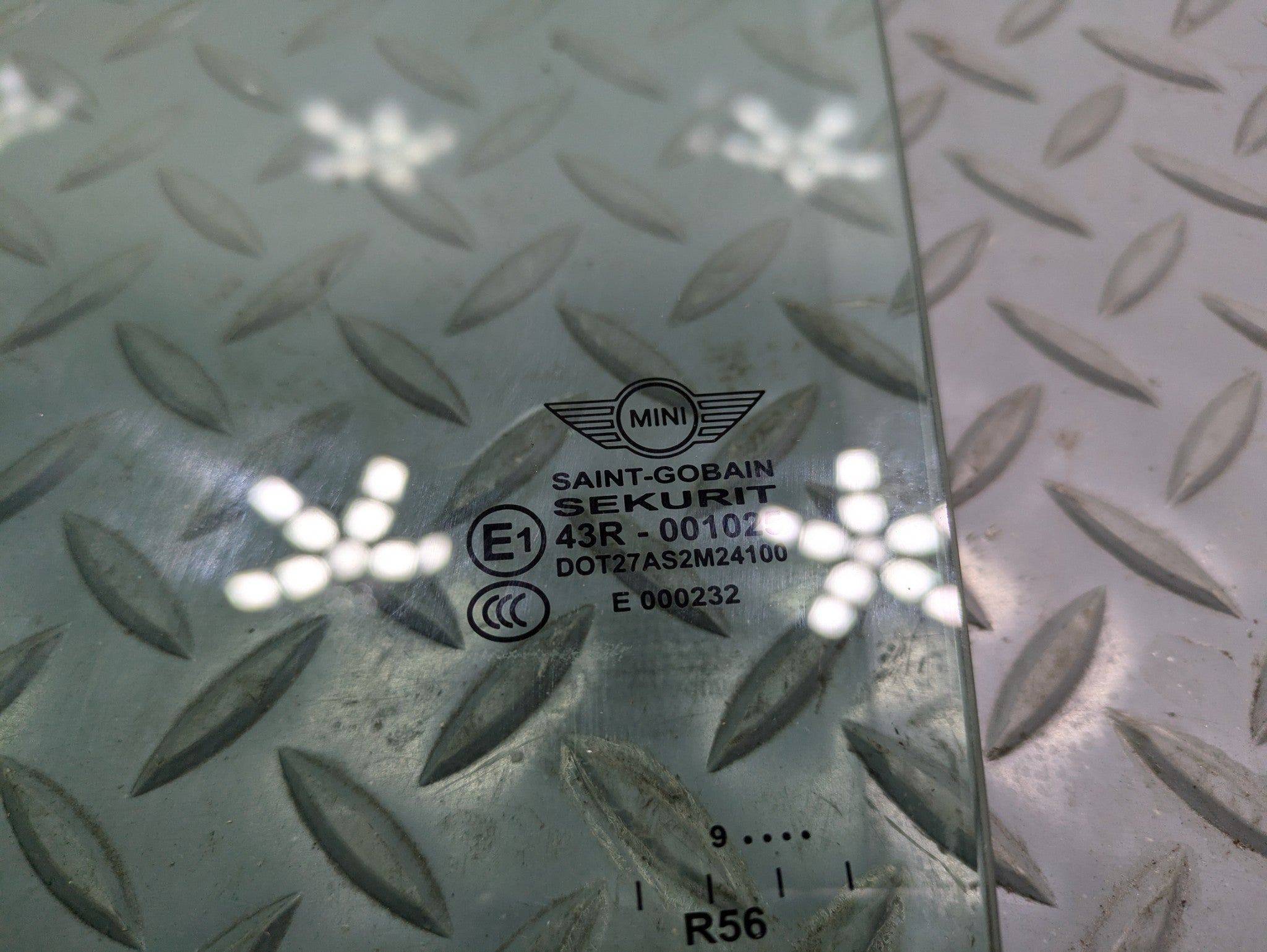 2009 - 2010 OEM MINI COOPER CONVERTIBLE FRONT LEFT DRIVER SIDE DOOR WINDOW GLASS