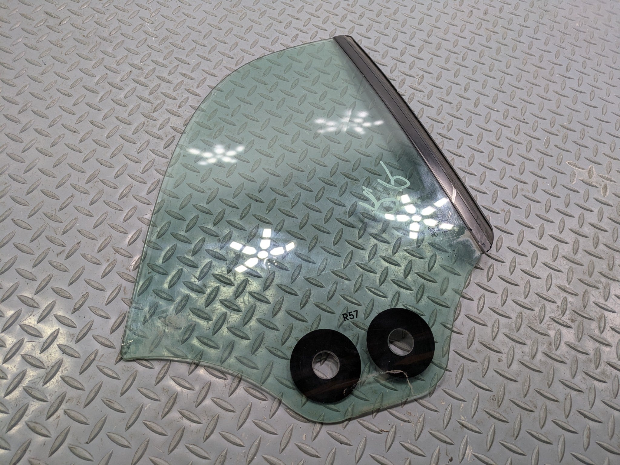 09 - 10 OEM MINI COOPER CONVERTIBLE REAR RIGHT SIDE DOOR WINDOW QUARTER GLASS