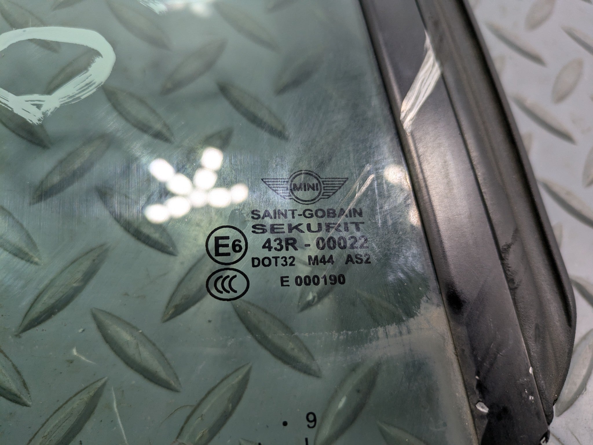 09 - 10 OEM MINI COOPER CONVERTIBLE REAR RIGHT SIDE DOOR WINDOW QUARTER GLASS