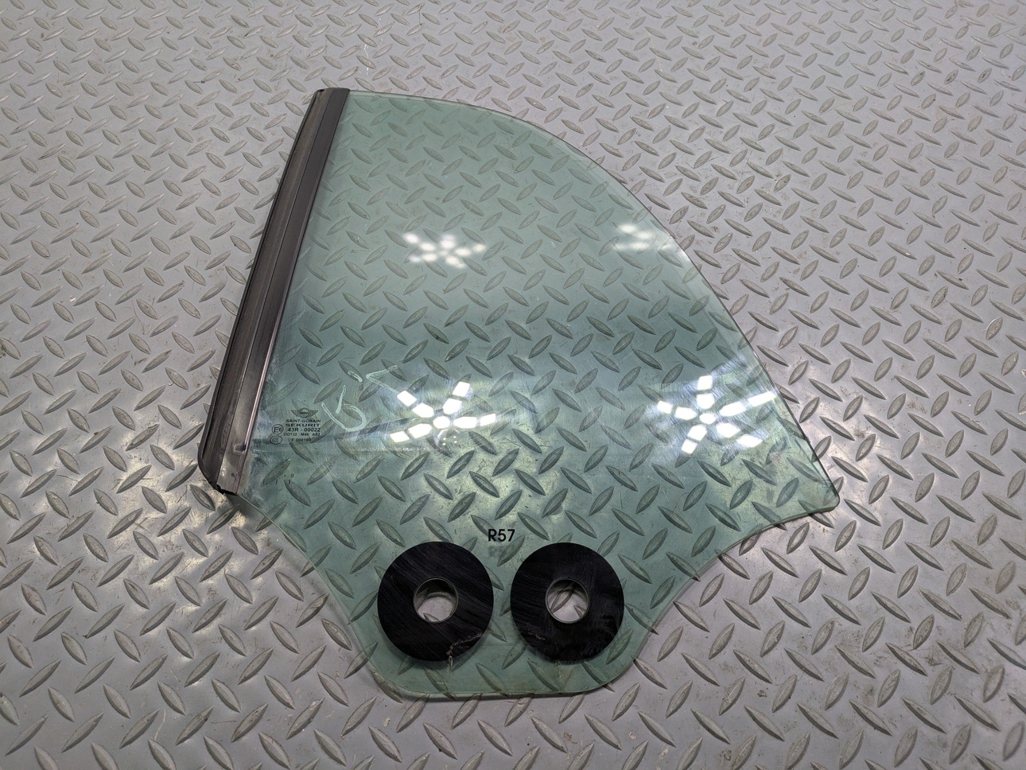 2009 - 2010 OEM MINI COOPER CONVERTIBLE REAR LEFT SIDE DOOR WINDOW QUARTER GLASS