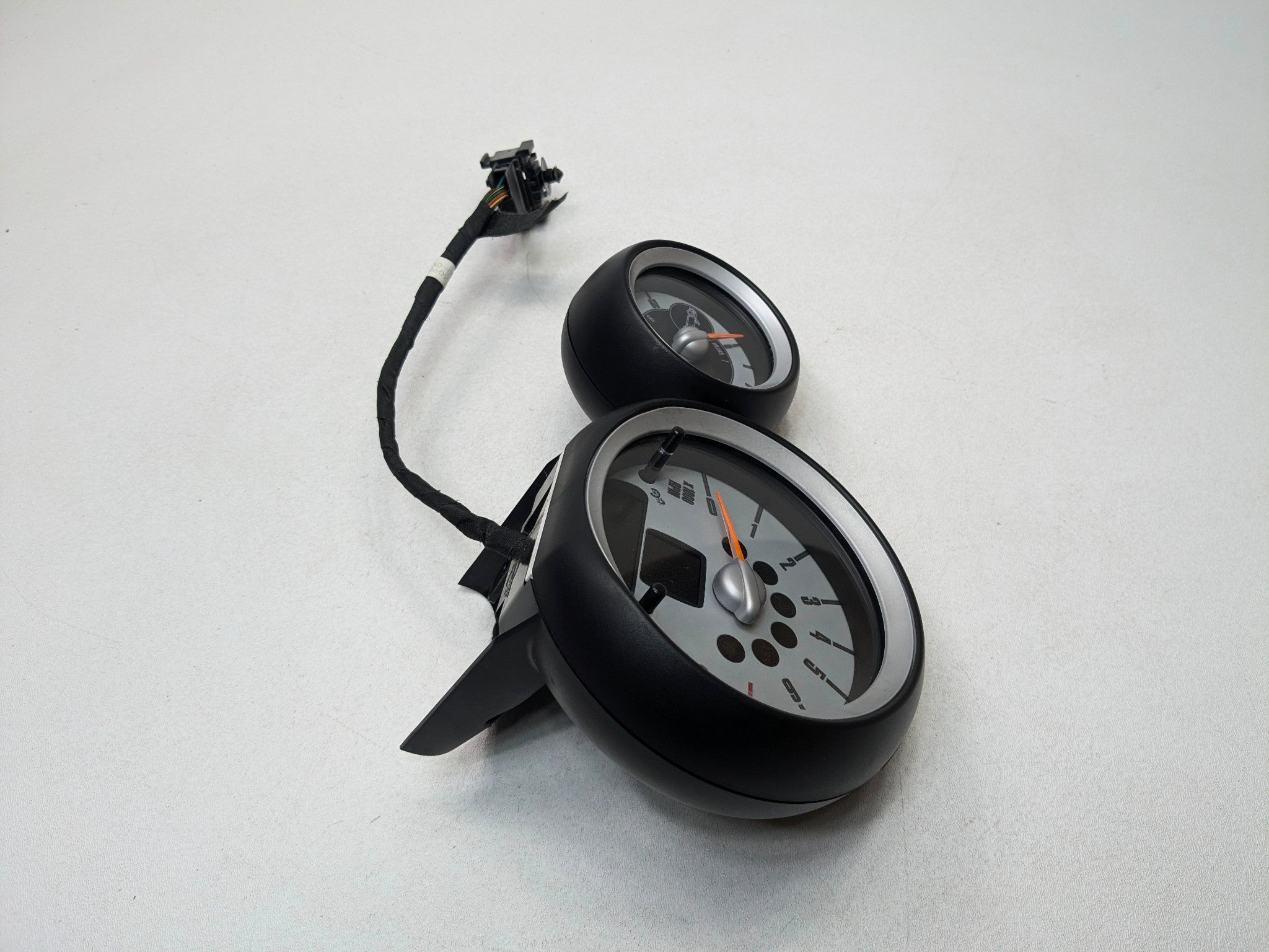 2009 - 2010 OEM MINI COOPER CONVERTIBLE INSTRUMENT CLUSTER GAUGES TACHOMETER