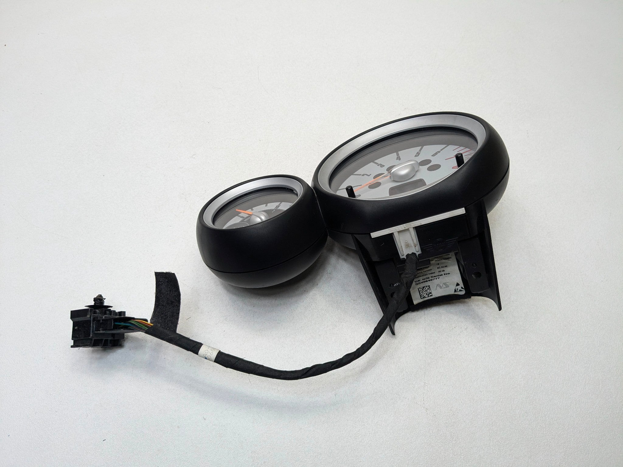 2009 - 2010 OEM MINI COOPER CONVERTIBLE INSTRUMENT CLUSTER GAUGES TACHOMETER