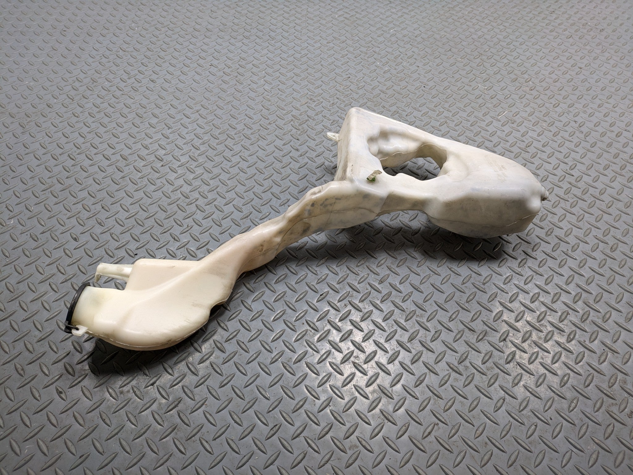 2009 - 2010 OEM MINI COOPER CONVERTIBLE WINDSHIELD WASHER BOTTLE RESERVOIR TANK