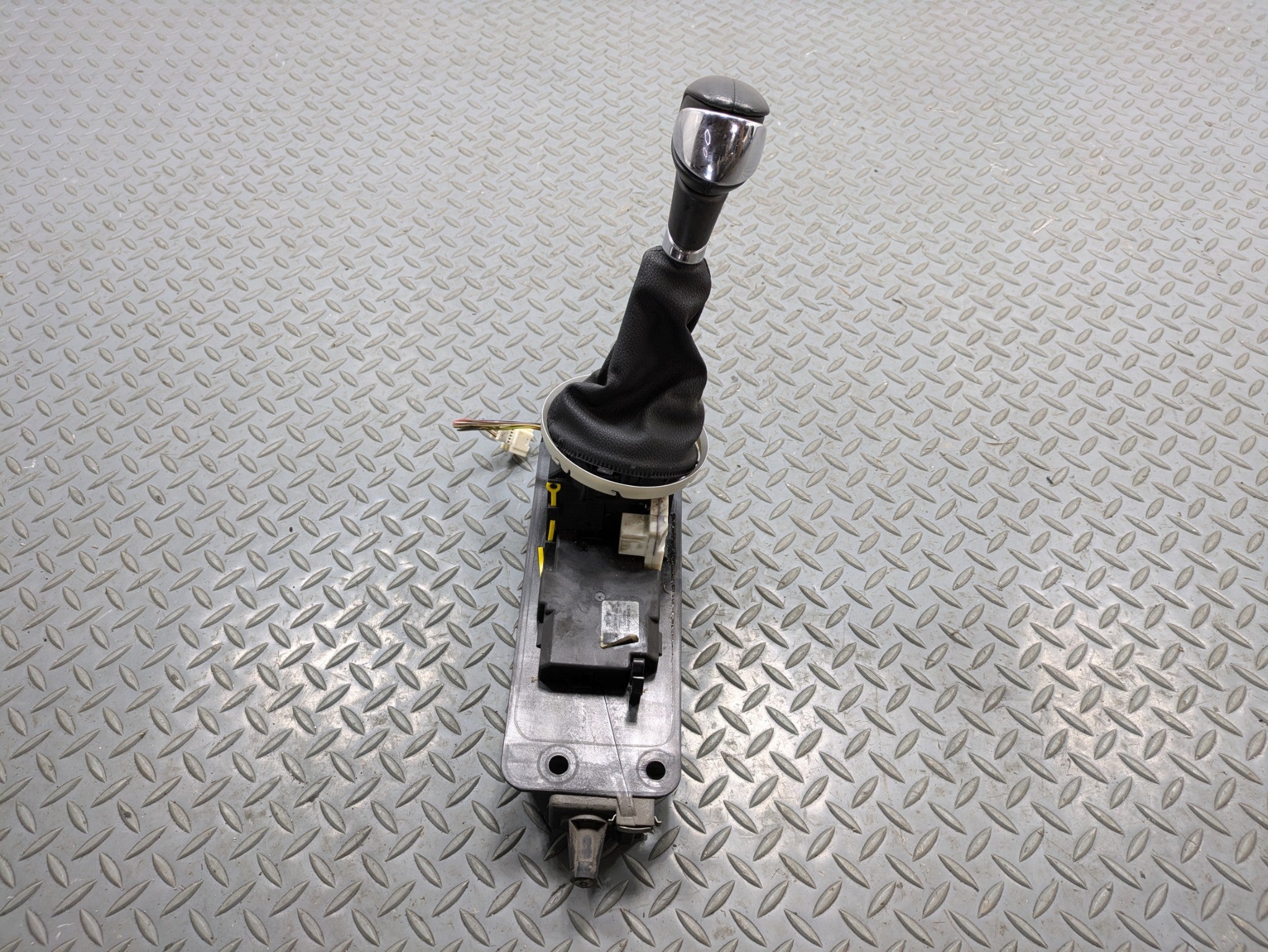 2009 - 2010 OEM MINI COOPER CONVERTIBLE TRANSMISSION FLOOR SHIFTER