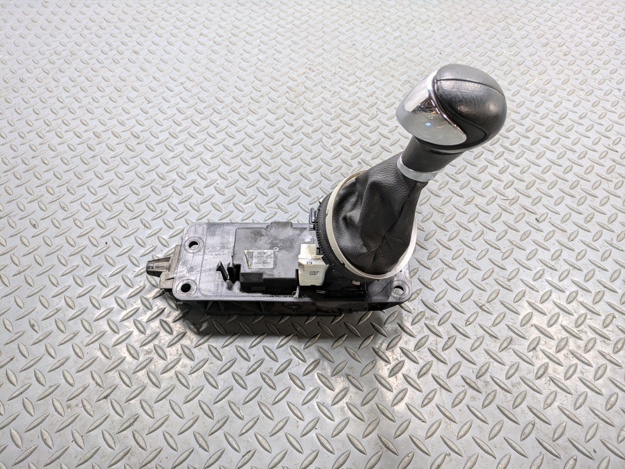 2009 - 2010 OEM MINI COOPER CONVERTIBLE TRANSMISSION FLOOR SHIFTER