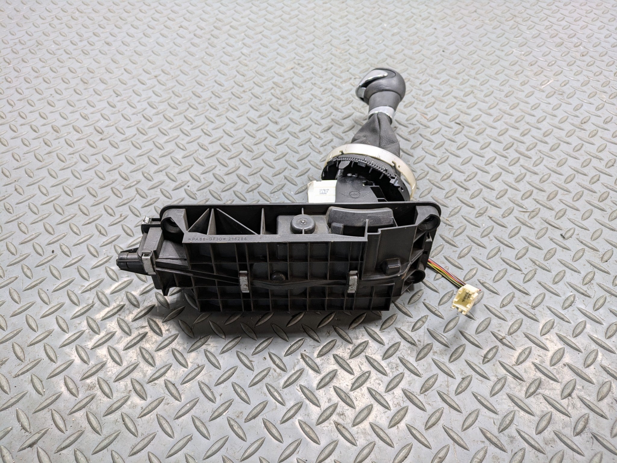 2009 - 2010 OEM MINI COOPER CONVERTIBLE TRANSMISSION FLOOR SHIFTER