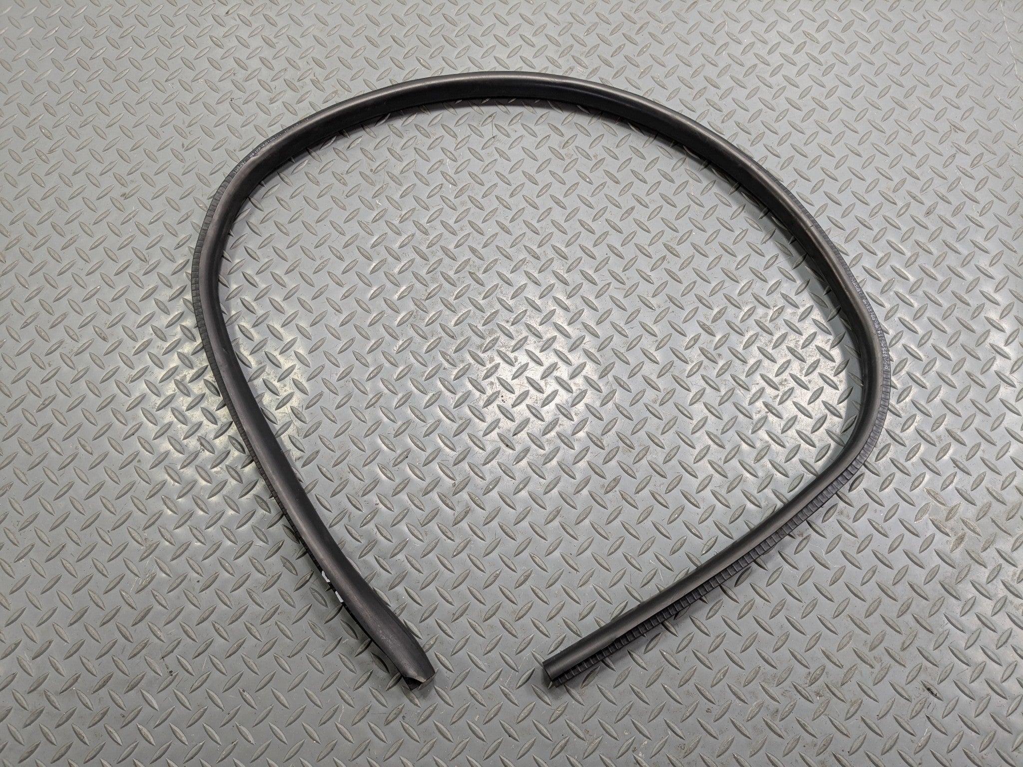 09 - 10 OEM MINI COOPER CONVERTIBLE FRONT RIGHT DOOR WEATHER STRIPPING SEAL