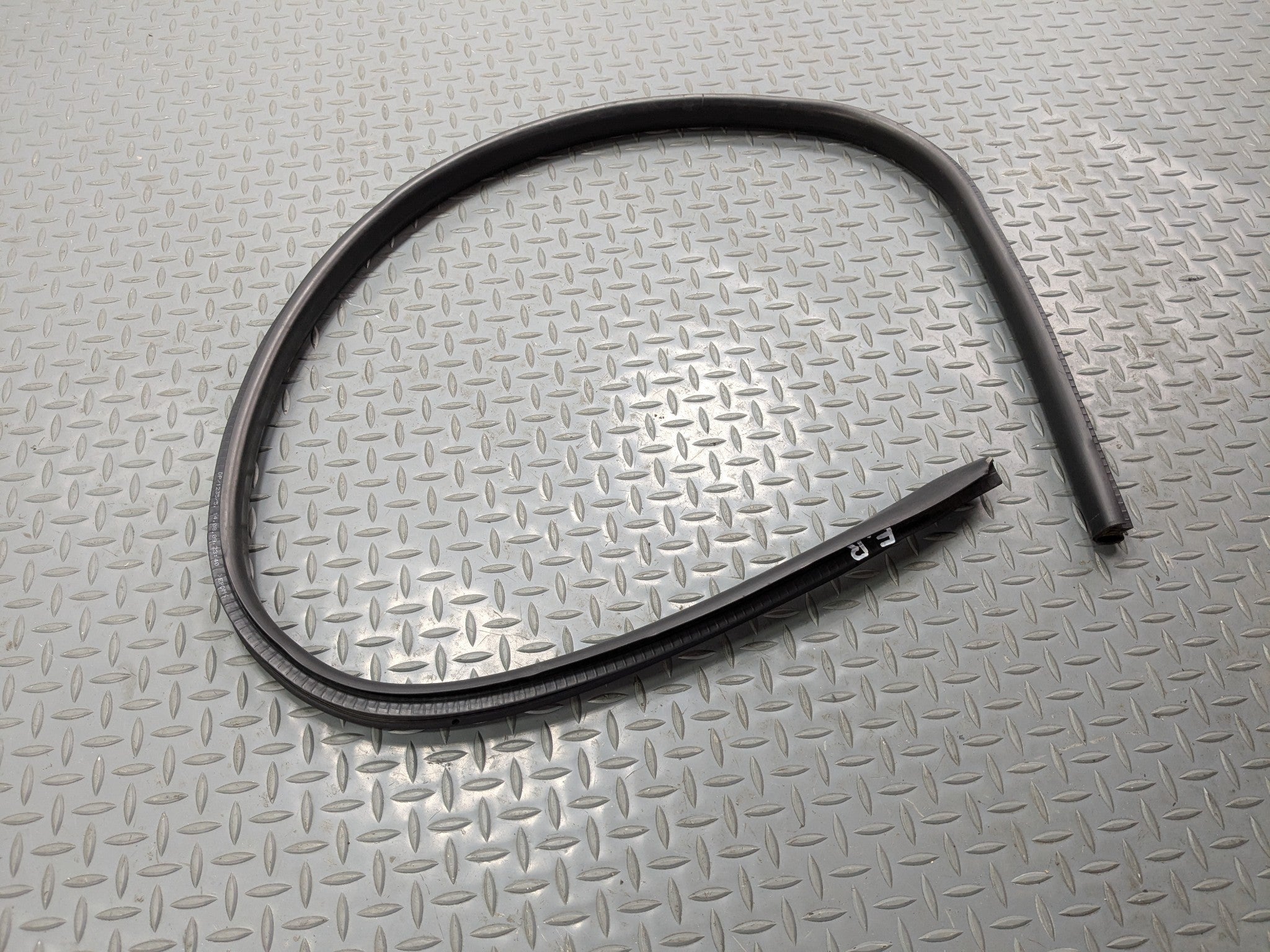 09 - 10 OEM MINI COOPER CONVERTIBLE FRONT RIGHT DOOR WEATHER STRIPPING SEAL
