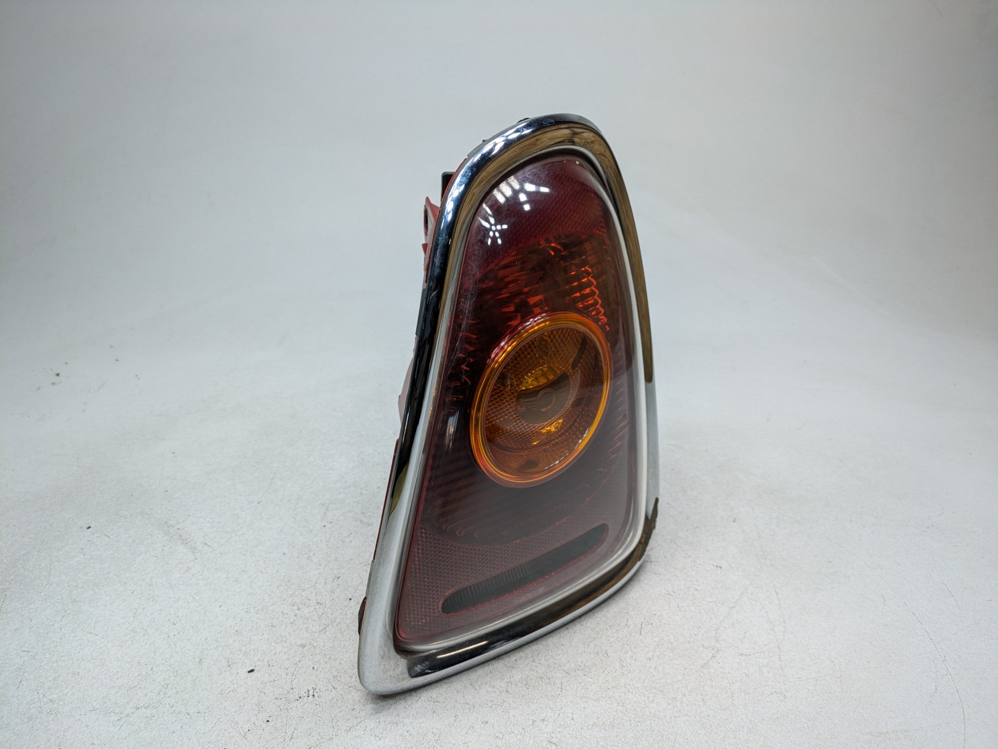2009 - 2010 OEM MINI COOPER CONVERTIBLE REAR RIGHT SIDE TAIL LIGHT ASSEMBLY
