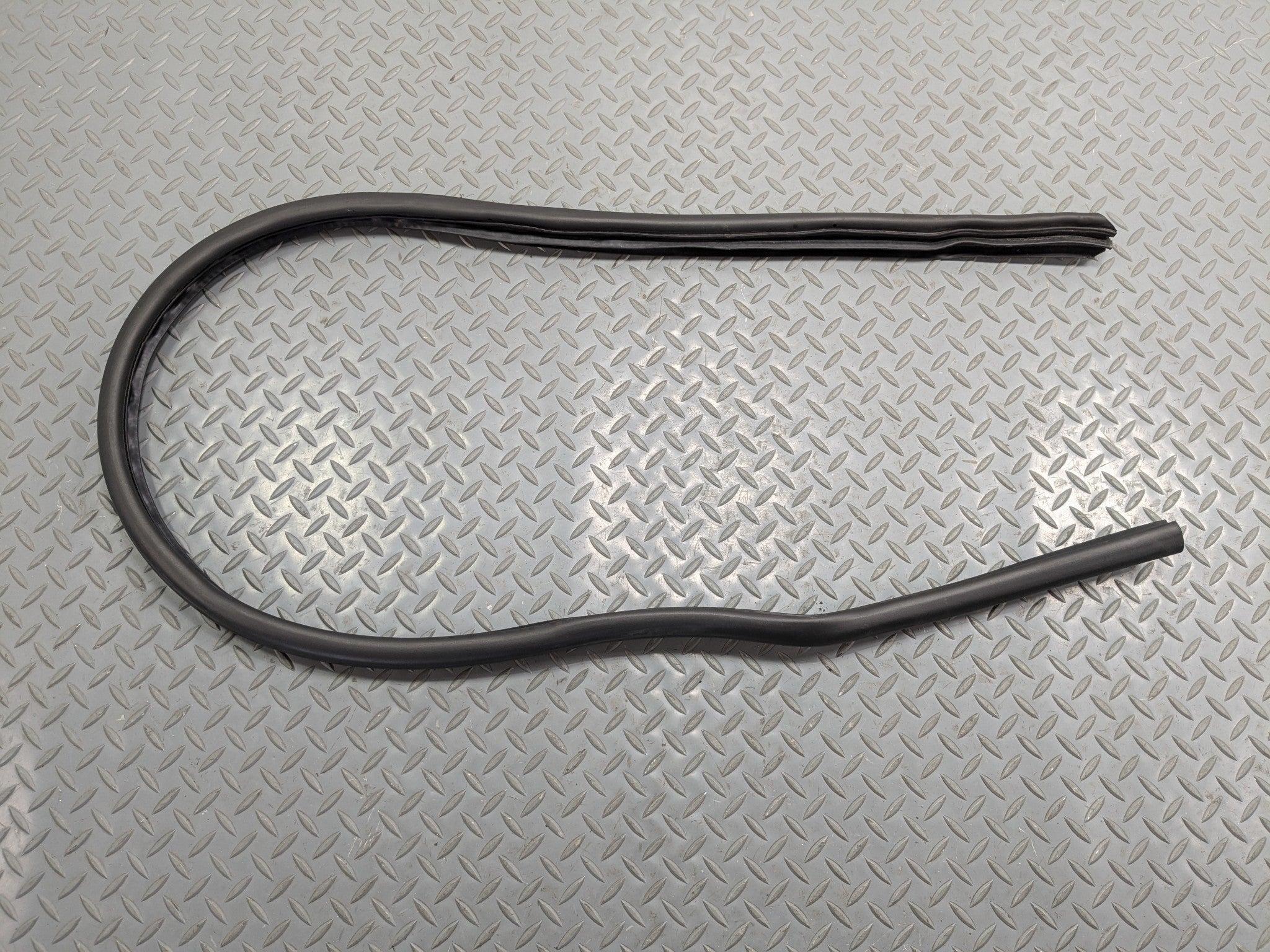 09 - 10 OEM MINI COOPER CONVERTIBLE FRONT LEFT DOOR WEATHER STRIPPING RUBBER SEA